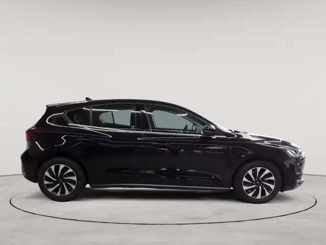 Ford Focus view 3