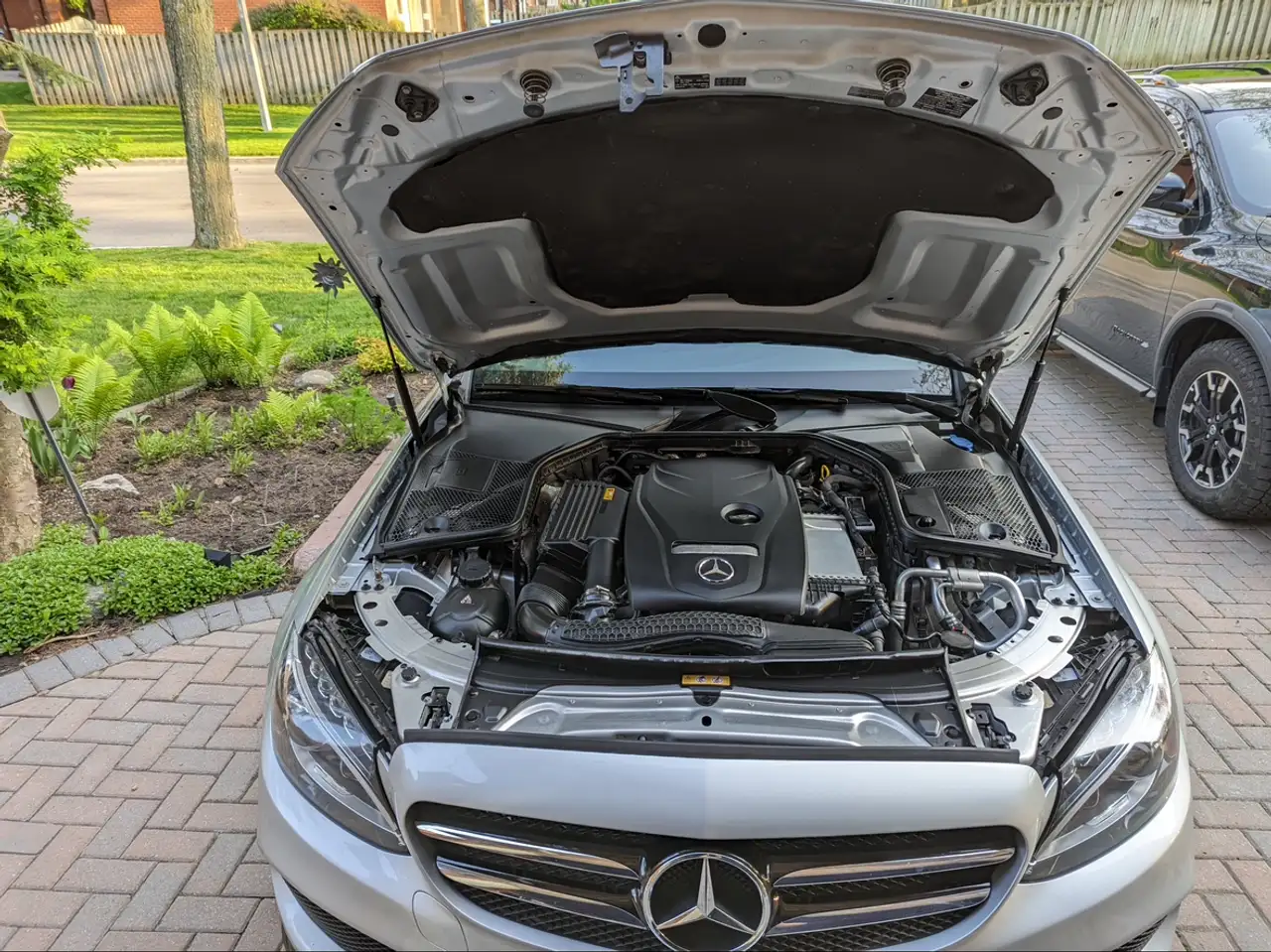 Mercedes-Benz C-Class снимка Mercedes-Benz C-Class