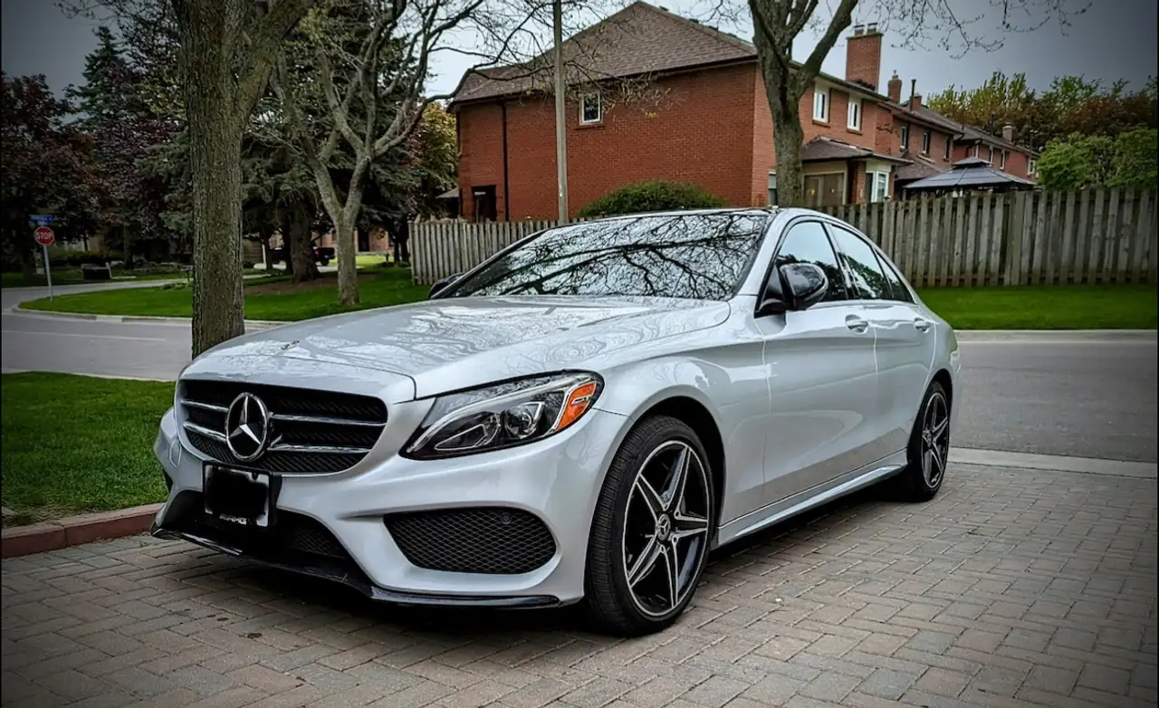 Mercedes-Benz C-Class снимка Mercedes-Benz C-Class
