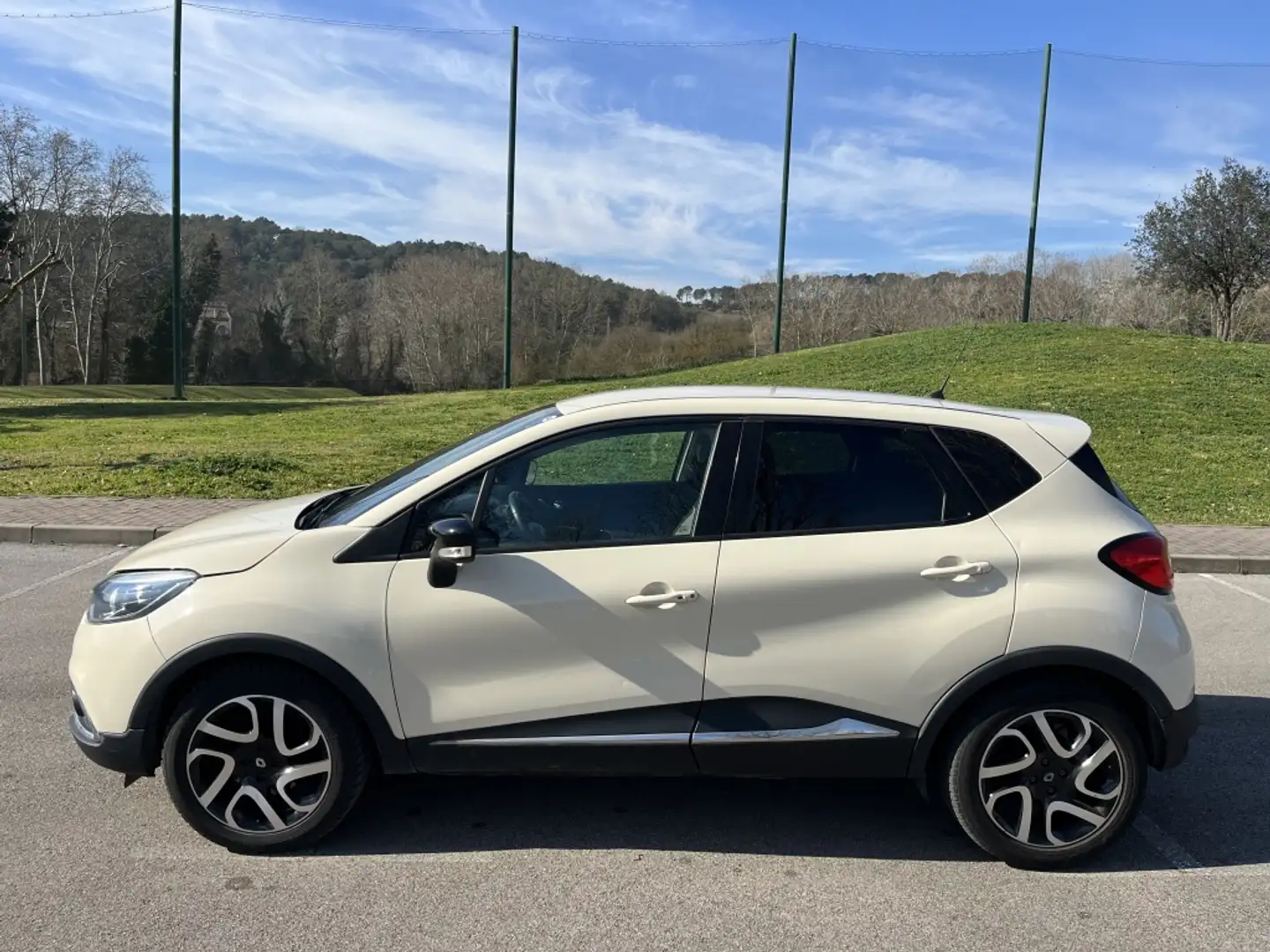 Renault Captur 1.5dCi E.eco2 S&S SL Adventure 90 Beige - 2