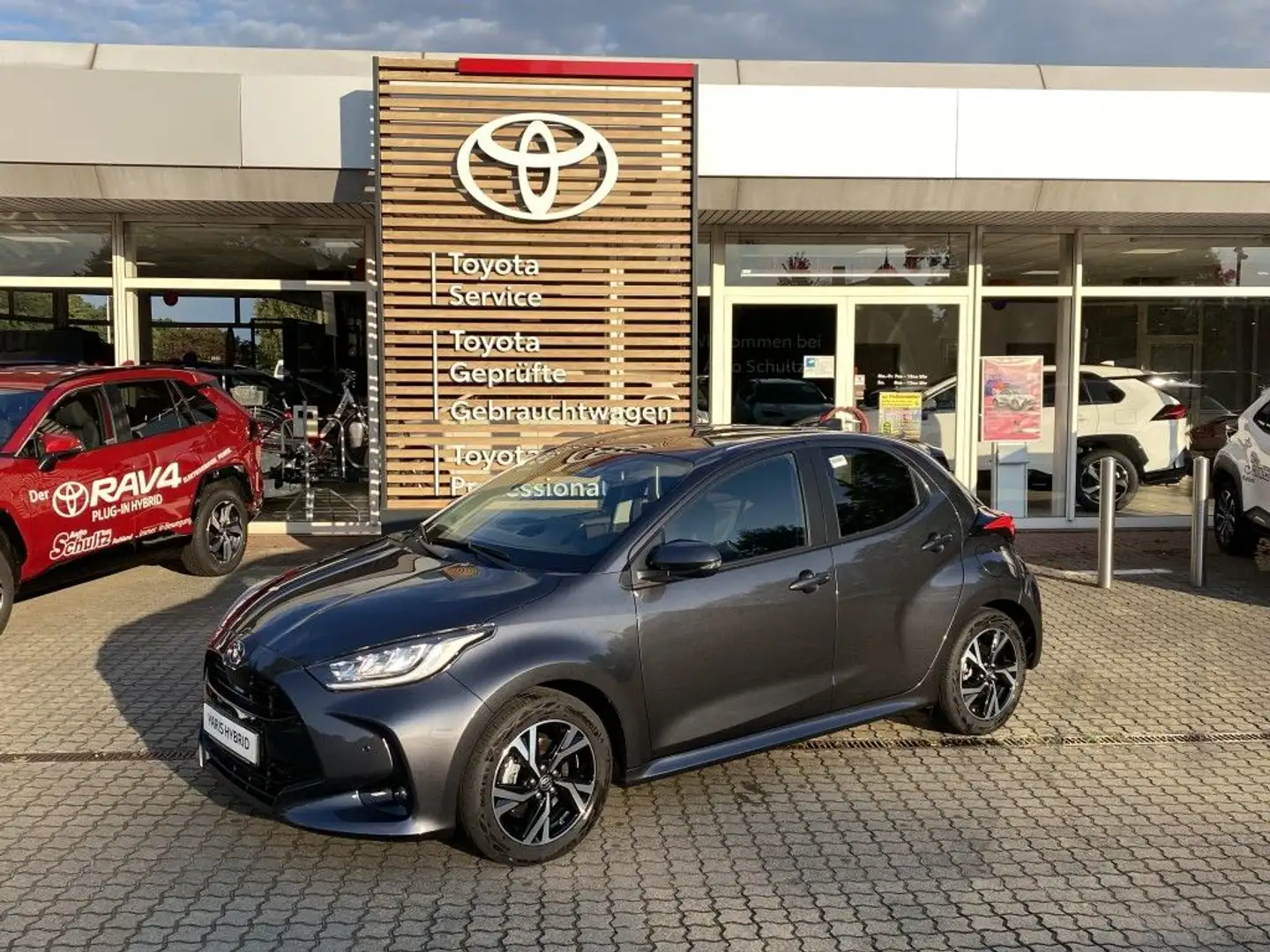 Toyota Yaris Hybrid AT Teamplayer + Technik-P. + Comfort-P. Grau - 1