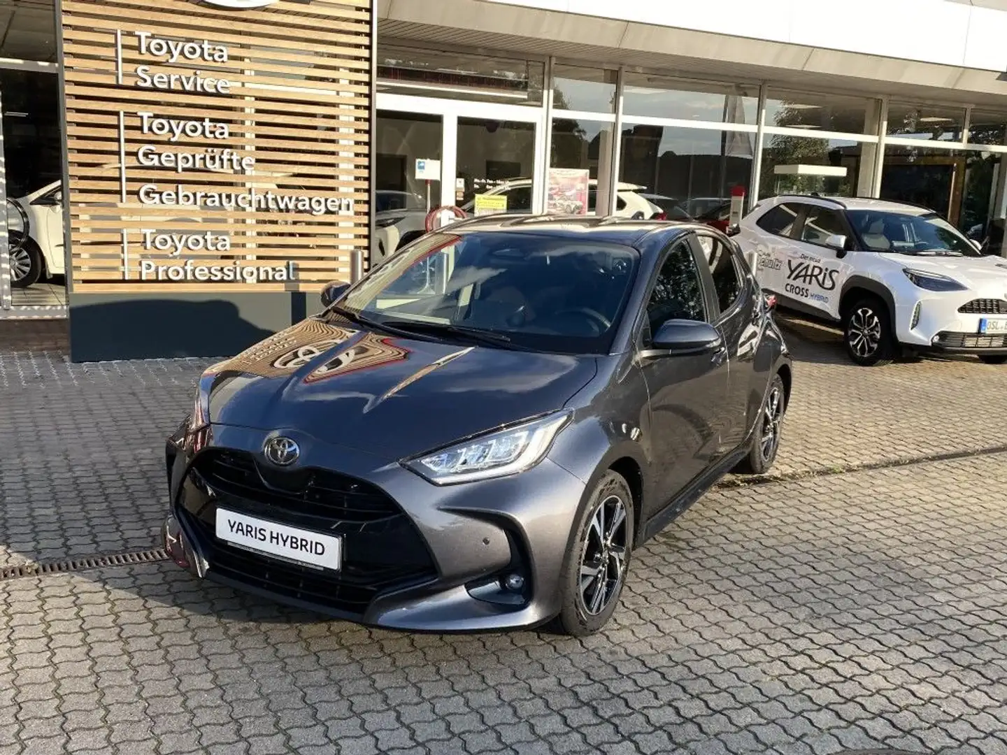 Toyota Yaris Hybrid AT Teamplayer + Technik-P. + Comfort-P. Grau - 2