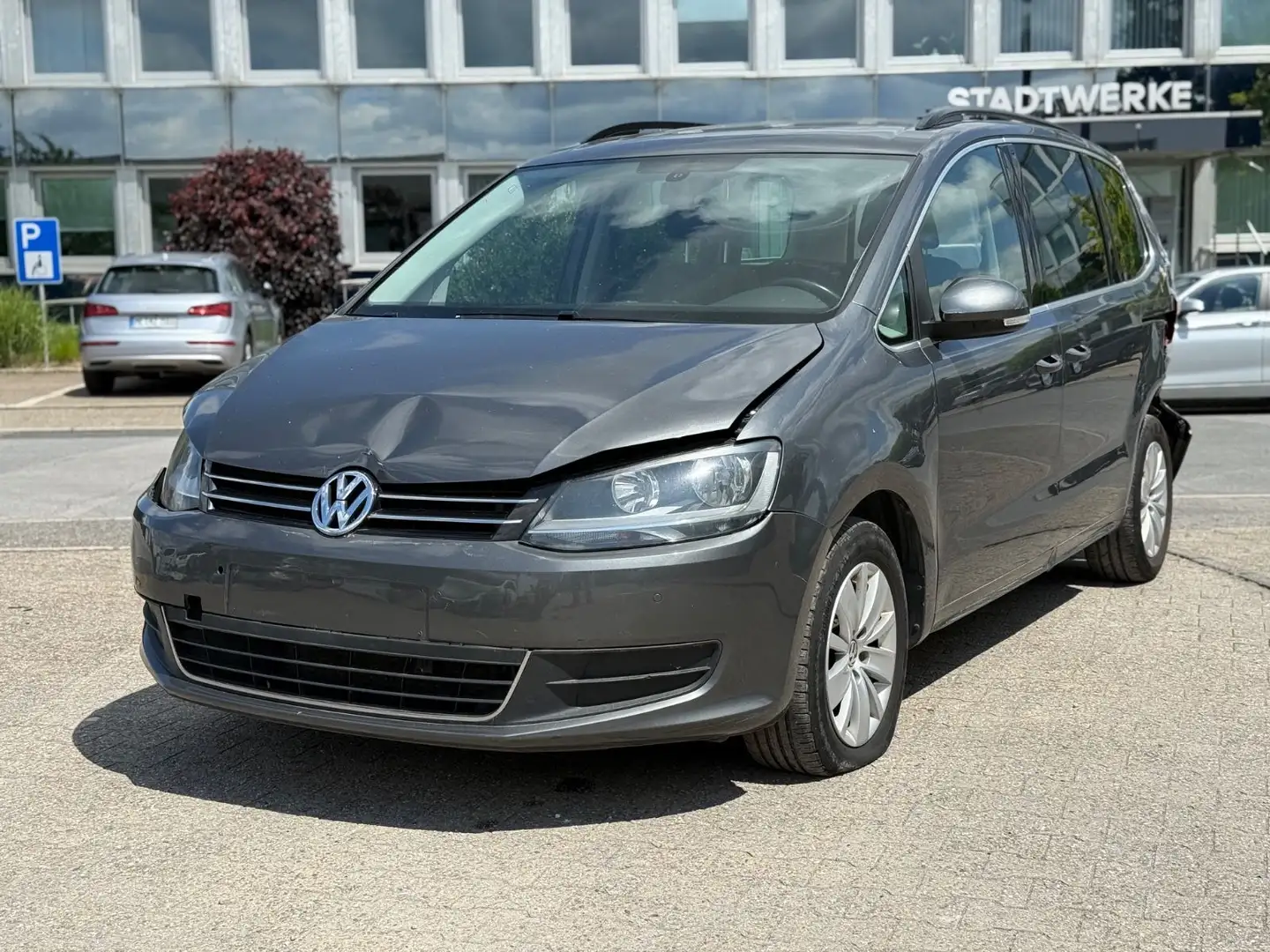Volkswagen Sharan 2.0 TDI BMT Comfortline:Panorama,Navi,AHK Grau - 1