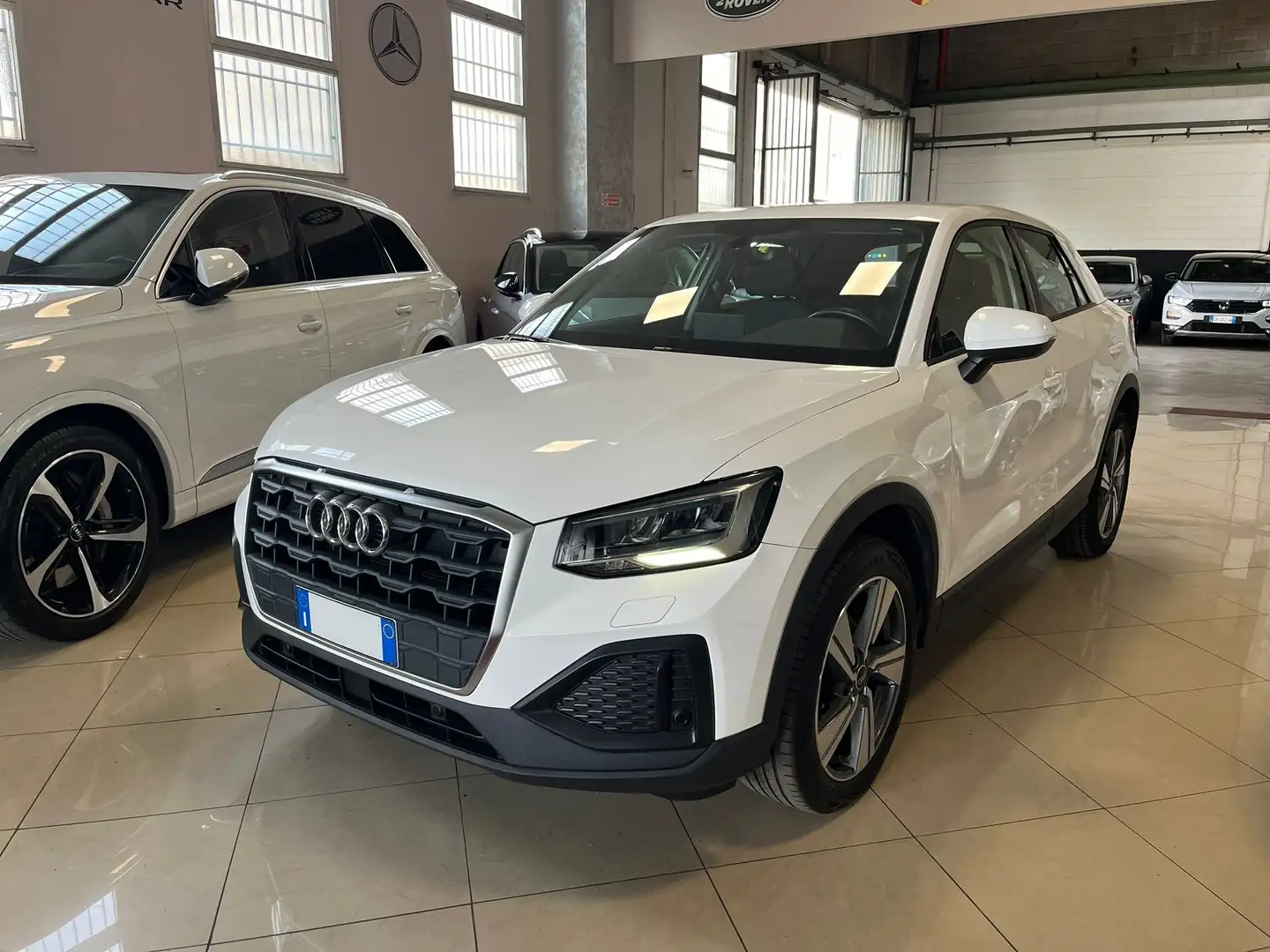 Audi Q2 30 1.0 tfsi Identity Black NEOPATENTATI OK Blanco - 1