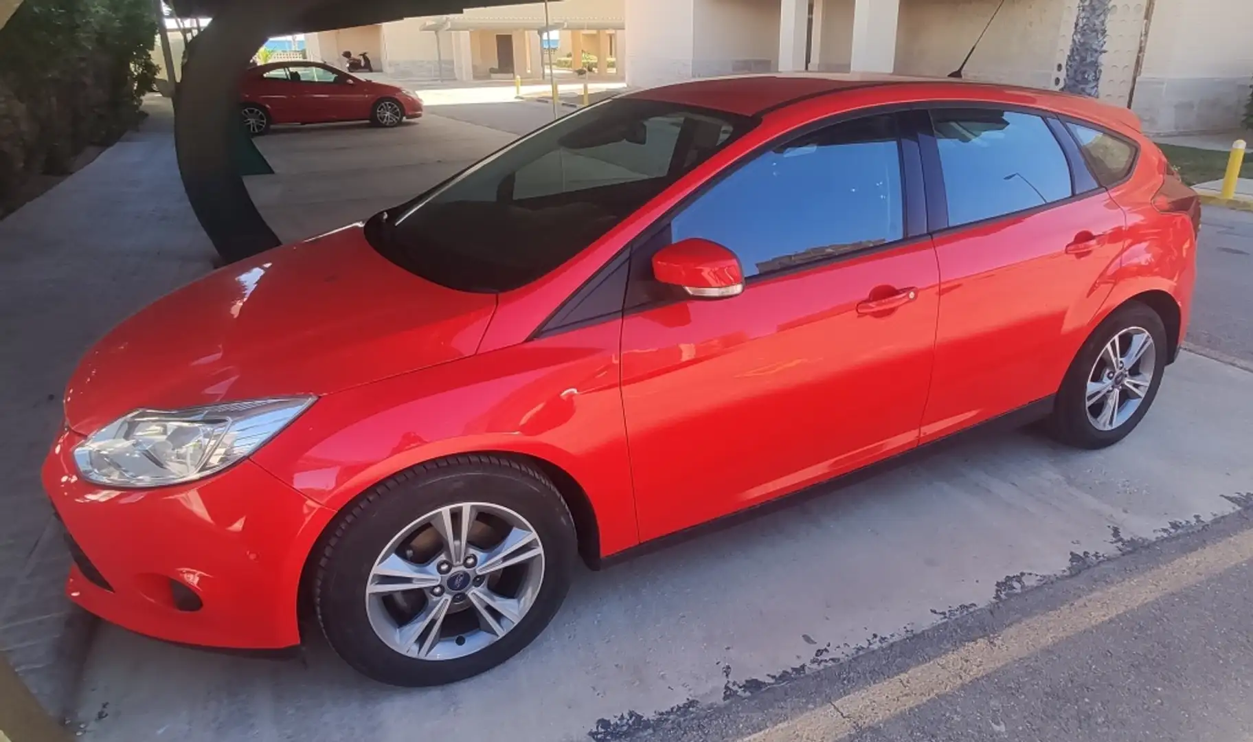 Ford Focus 1.0 Ecoboost Auto-S&S Trend+ 125 Rojo - 1
