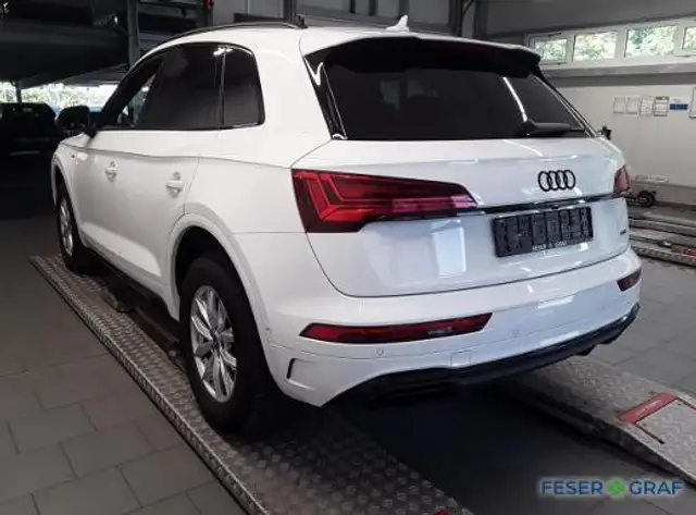 Audi Q5 view 4