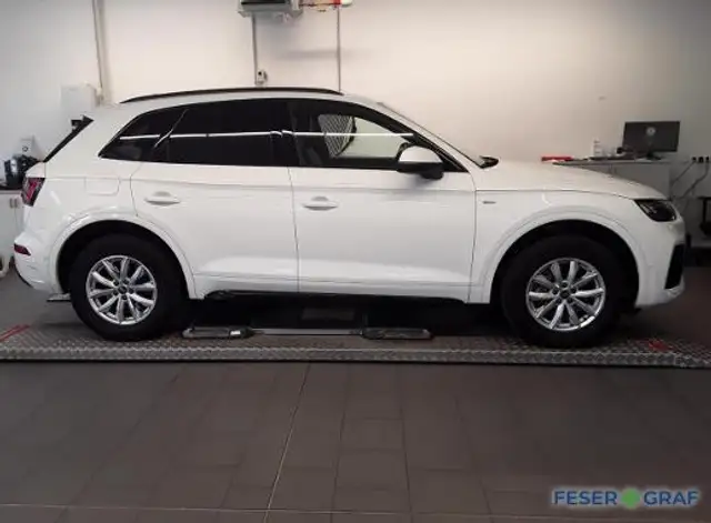 Audi Q5 view 5
