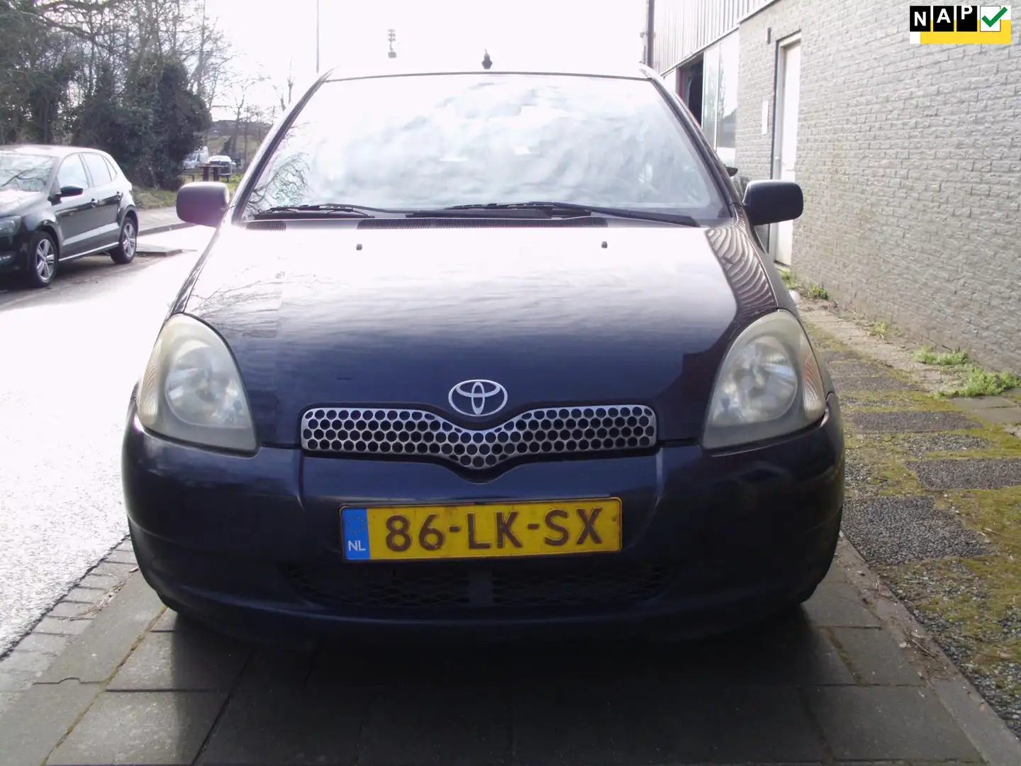 Toyota Yaris 1.3 VVT-i Sol AUTOMAAT Zwart - 1