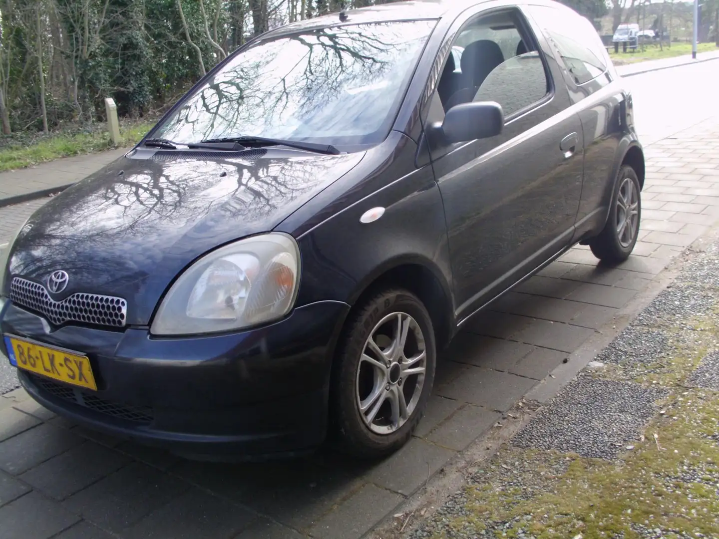 Toyota Yaris 1.3 VVT-i Sol AUTOMAAT Zwart - 2