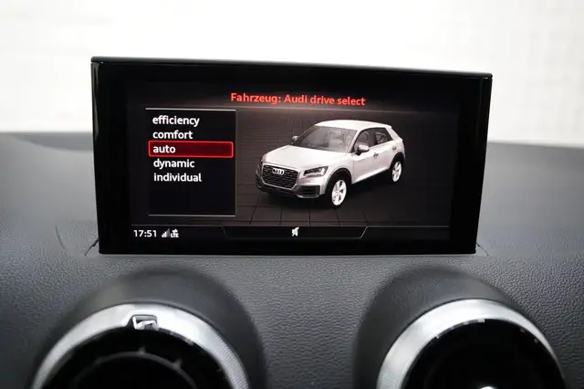 Audi Q2 view 16