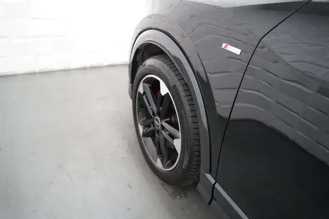 Audi Q2 view 26