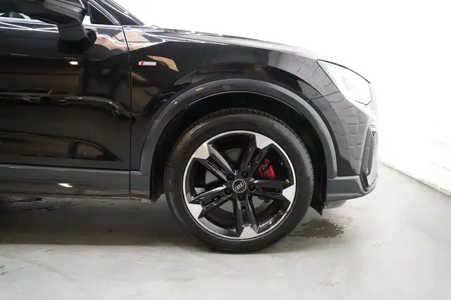 Audi Q2 view 9