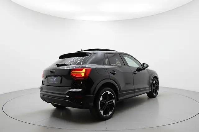 Audi Q2 view 5