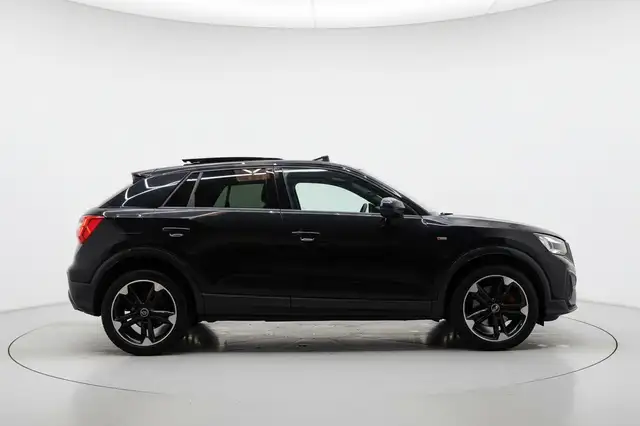 Audi Q2 view 4