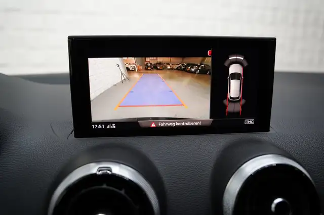 Audi Q2 view 15