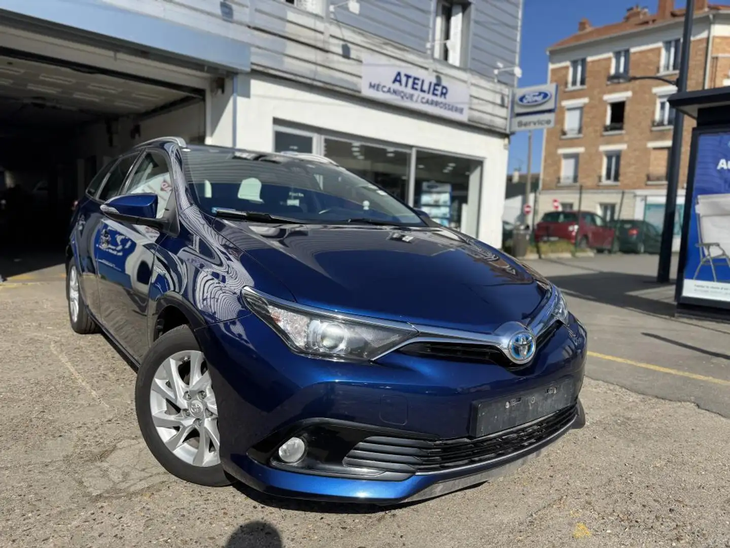 Toyota Auris TOURING SPORTS 1.8 HYBRID 136 COLLECTION CVT AUTO Bleu - 1
