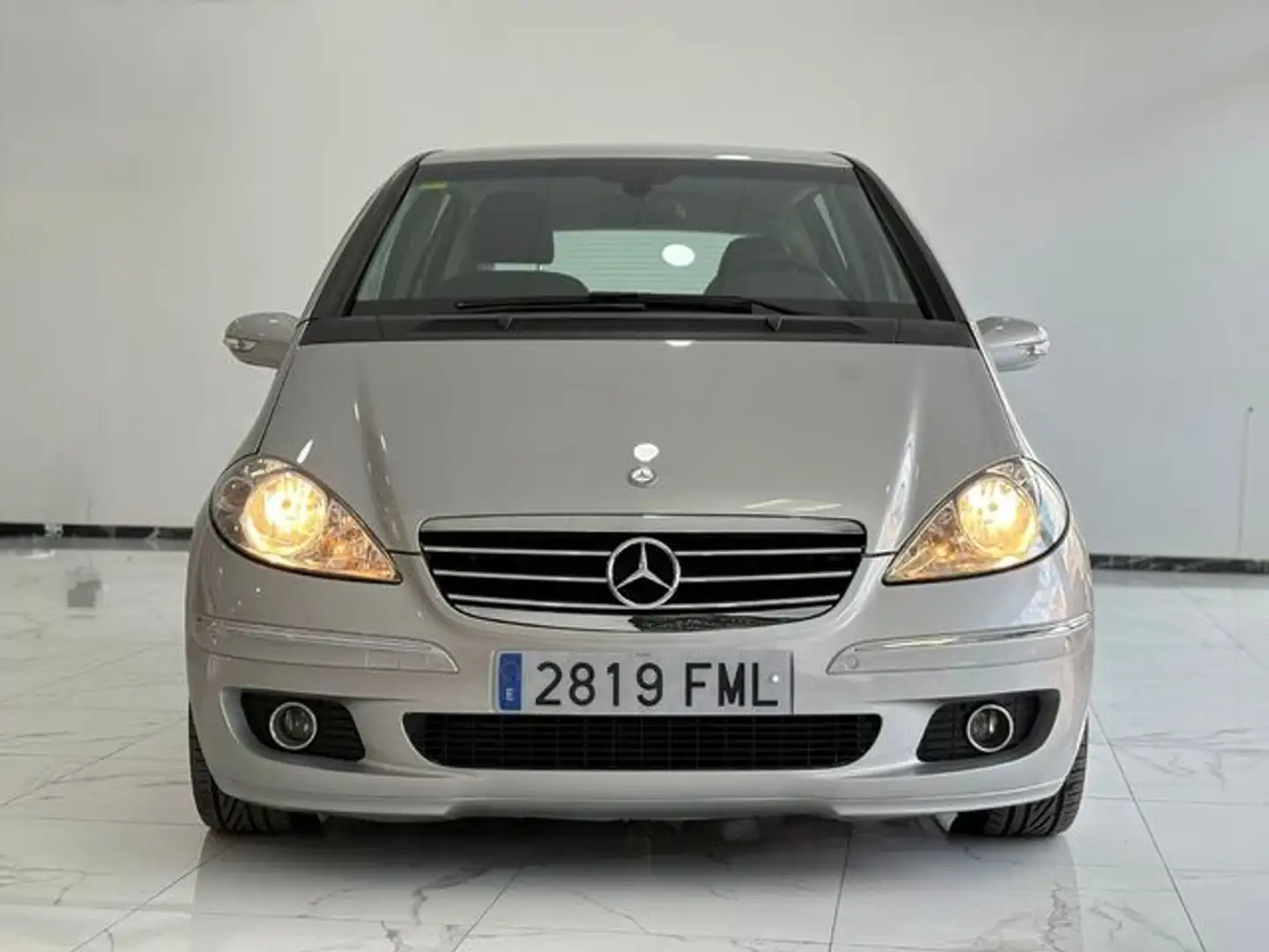 Mercedes-Benz A 180 180CDI Avantgarde Aut. Gris - 2