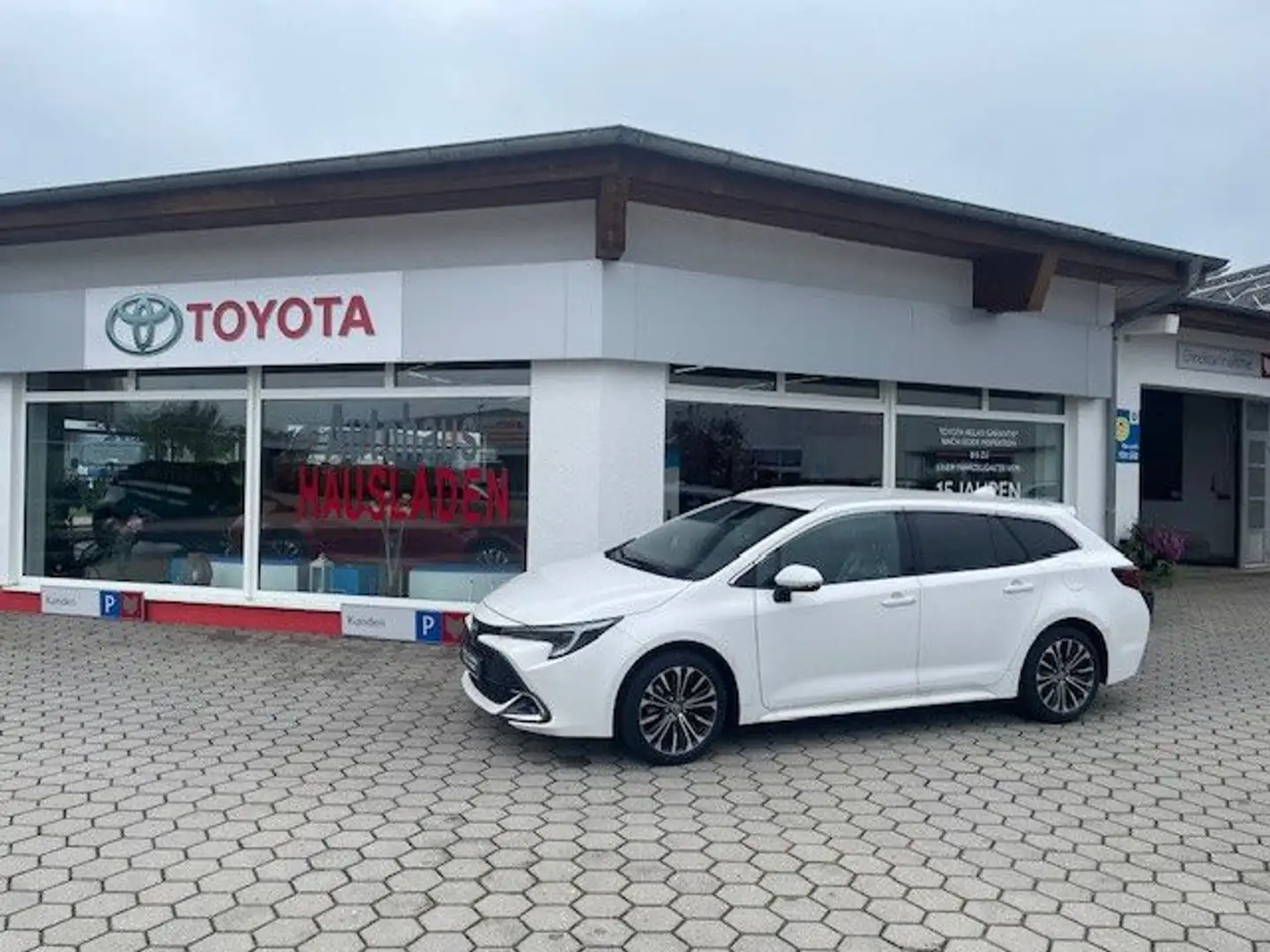 Toyota Corolla Touring Sports 1,8 Hybrid Team D Blanc - 1