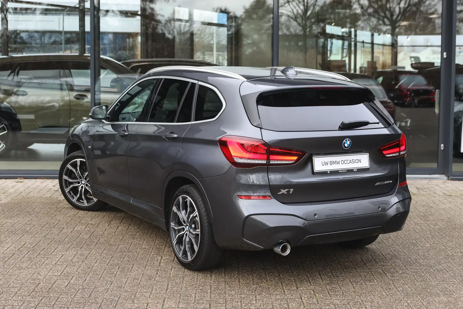 BMW X1 xDrive25e High Executive M Sport Automaat / Sports Gris - 2