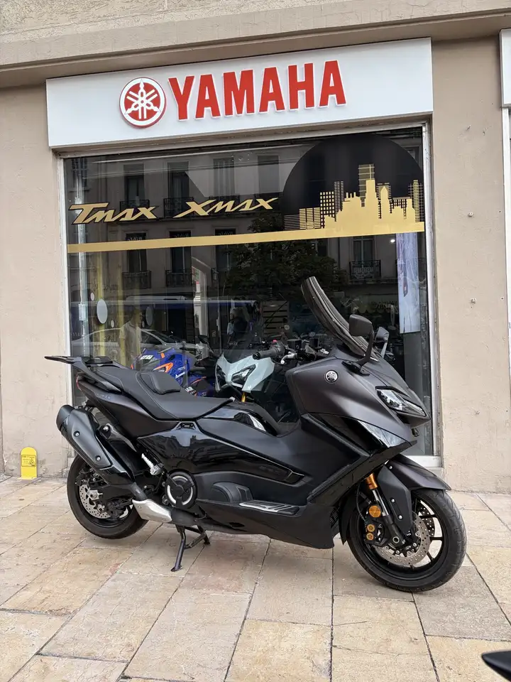 Yamaha Tmax 560