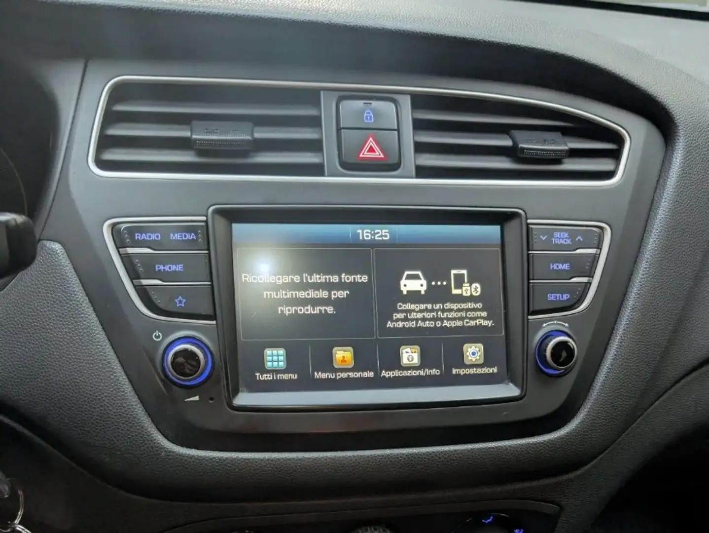 Hyundai i20 5p 1.2 Comfort econext 84cv Black - 2
