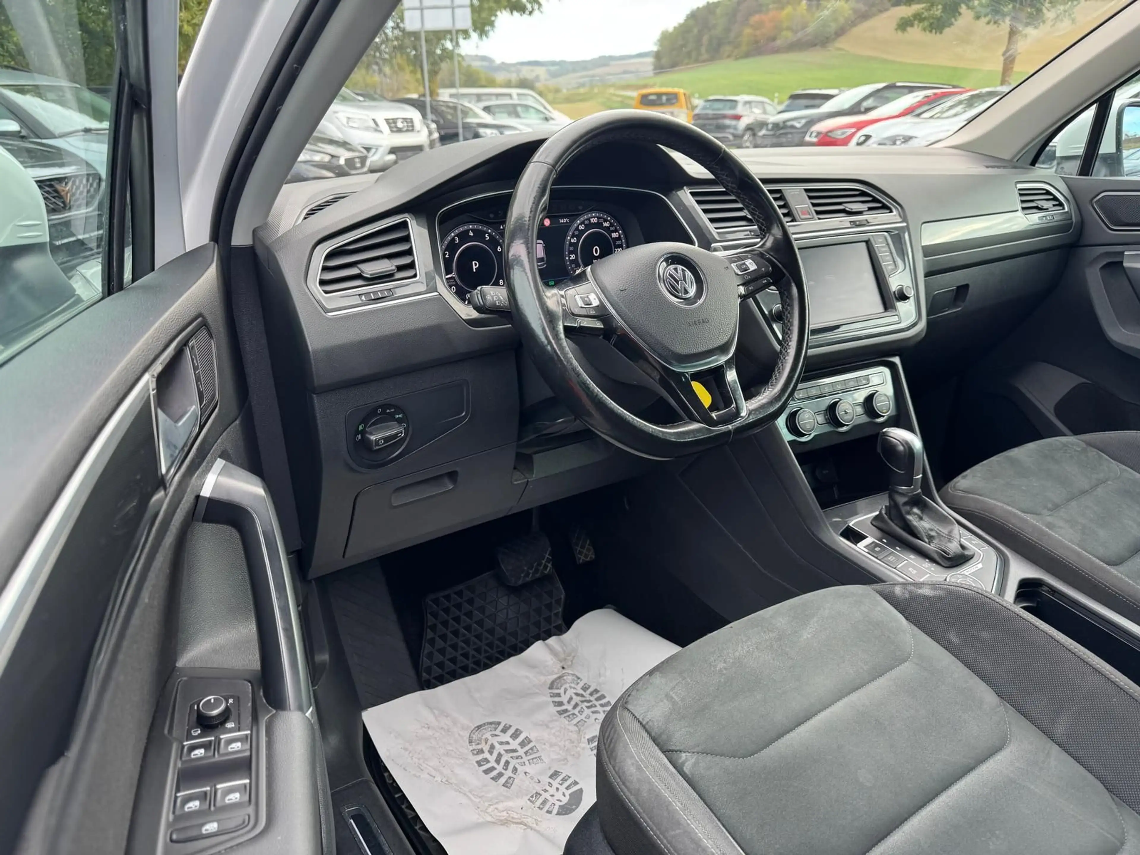 Volkswagen Tiguan 2.0 TSI *DSG*AHK*HIGHLINE*4-MOTION*PDC+KA — photo 12