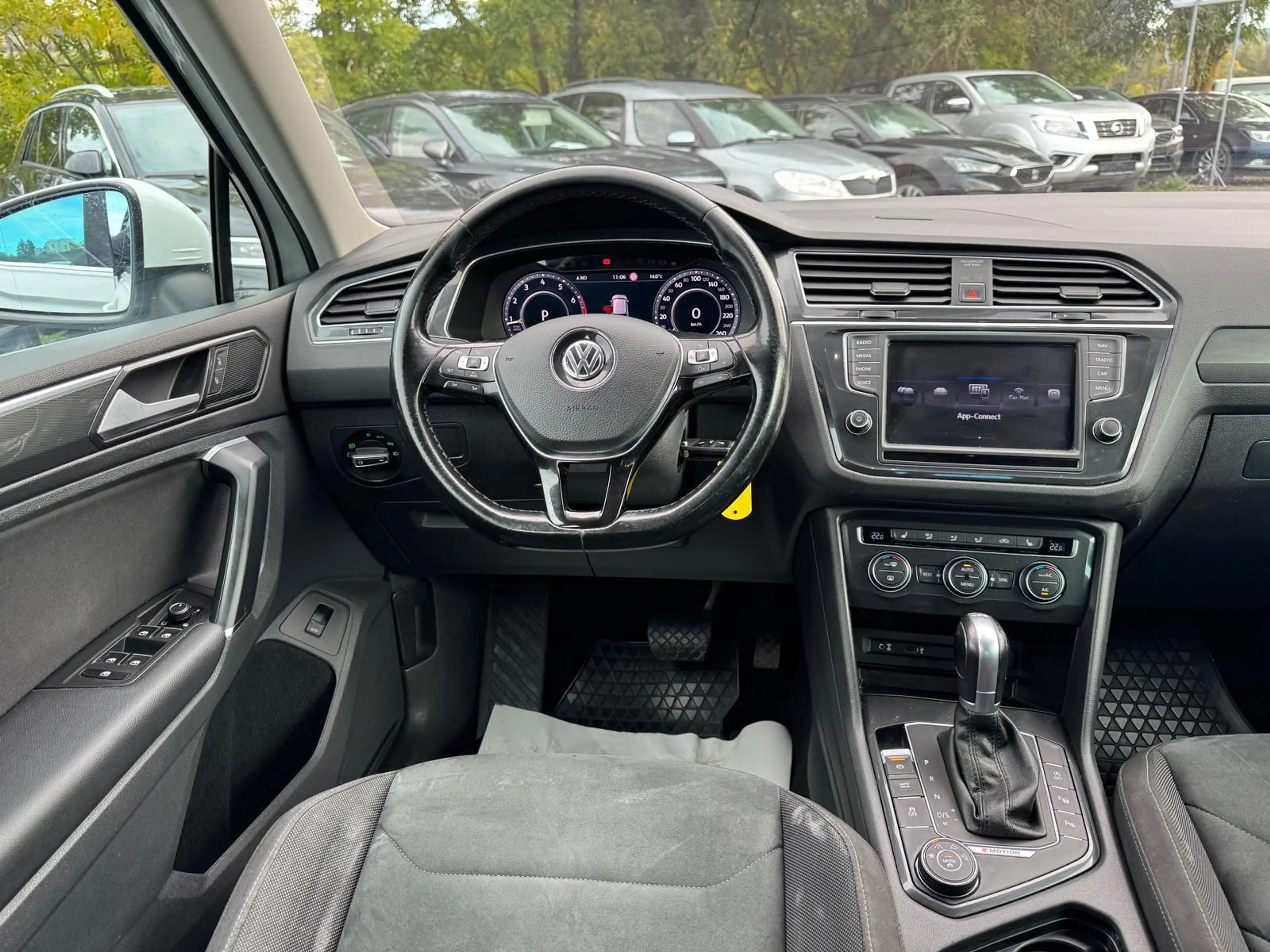 Volkswagen Tiguan 2.0 TSI *DSG*AHK*HIGHLINE*4-MOTION*PDC+KA — photo 13