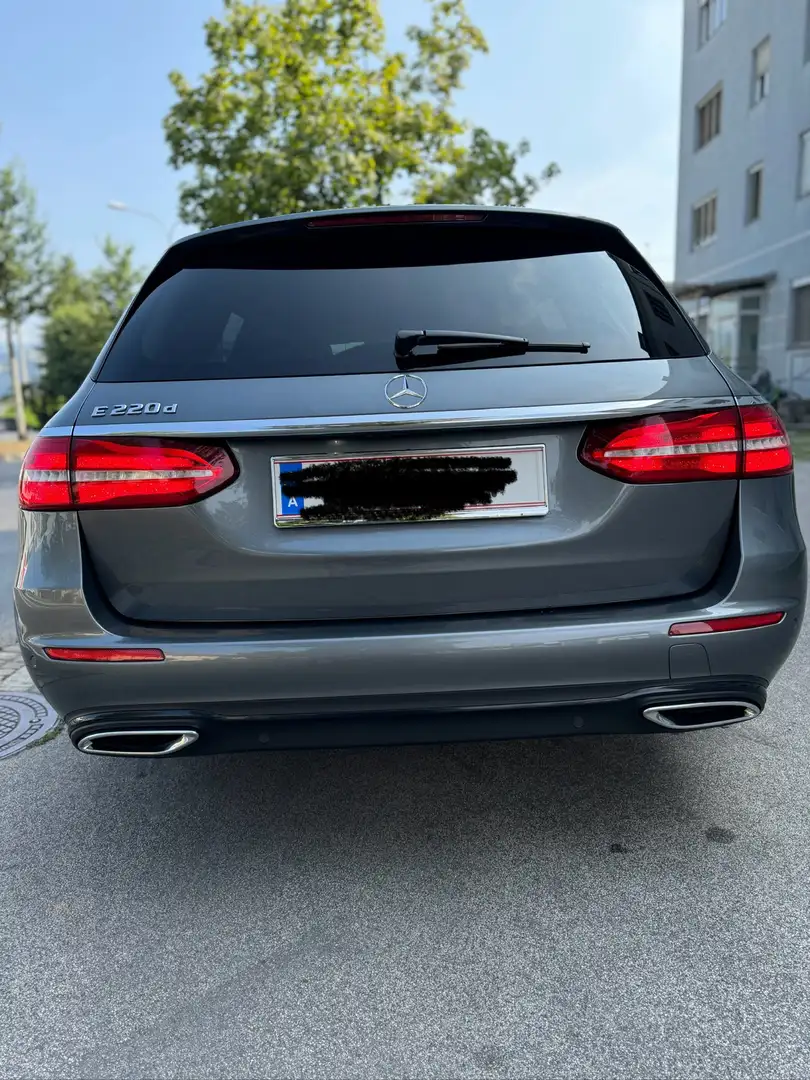 Mercedes-Benz E 220 d T 9G-TRONIC Exclusive - 2