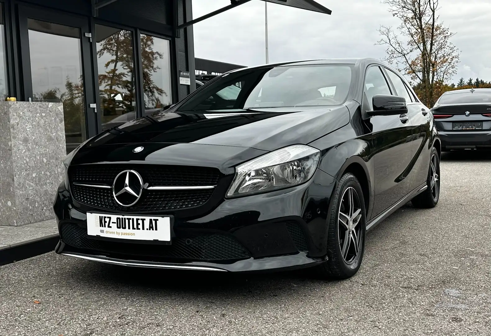 Mercedes-Benz A 180 Aut. *1.Besitz*Leder*Navi*PDC* Schwarz - 1
