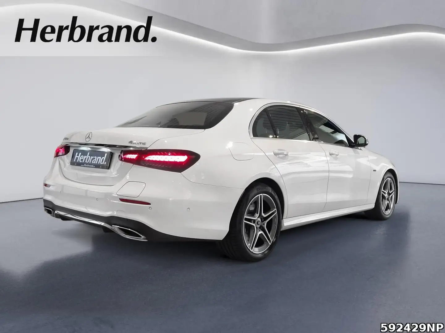 Mercedes-Benz E 300 4M AMG AIRMATIC Pano Ambiente AIR BODY Weiß - 2