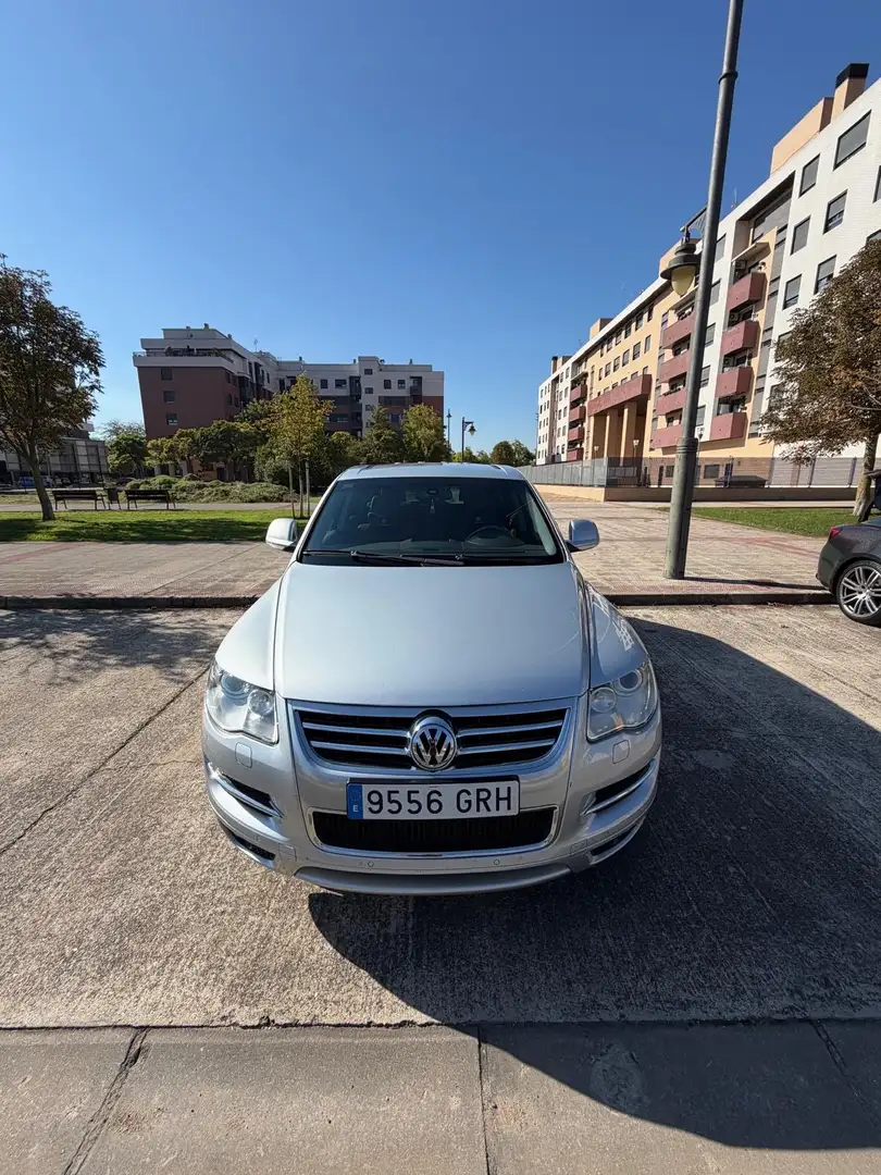 Volkswagen Touareg - 1