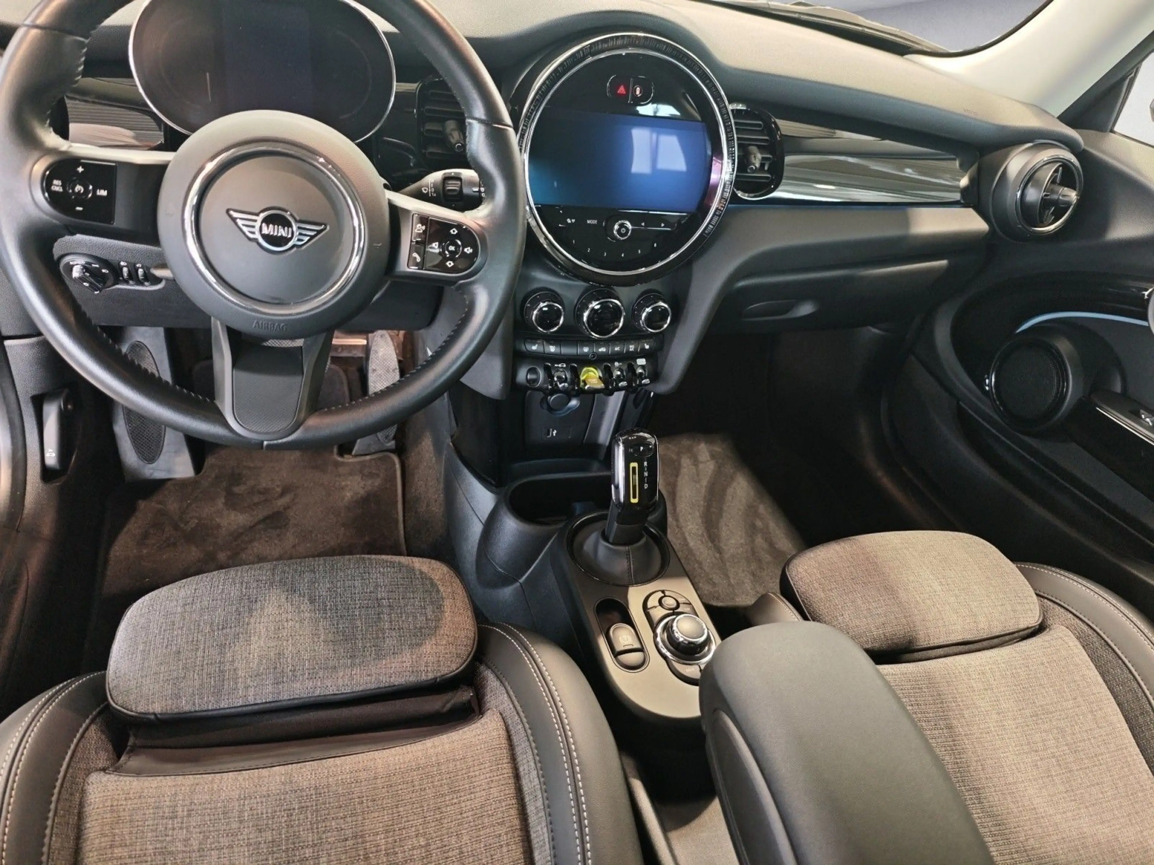 MINI Cooper E Cooper SE Classic Trim LED Navi — photo 13