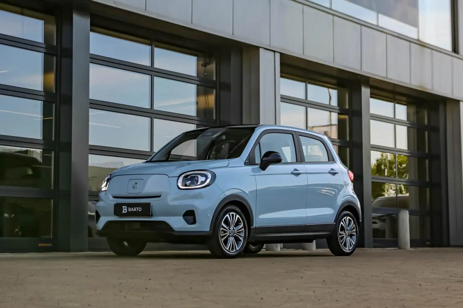 Leapmotor T03 Elektrisch - 95 PK - ACC - Camera - Pano - Airco - Blauw - 2