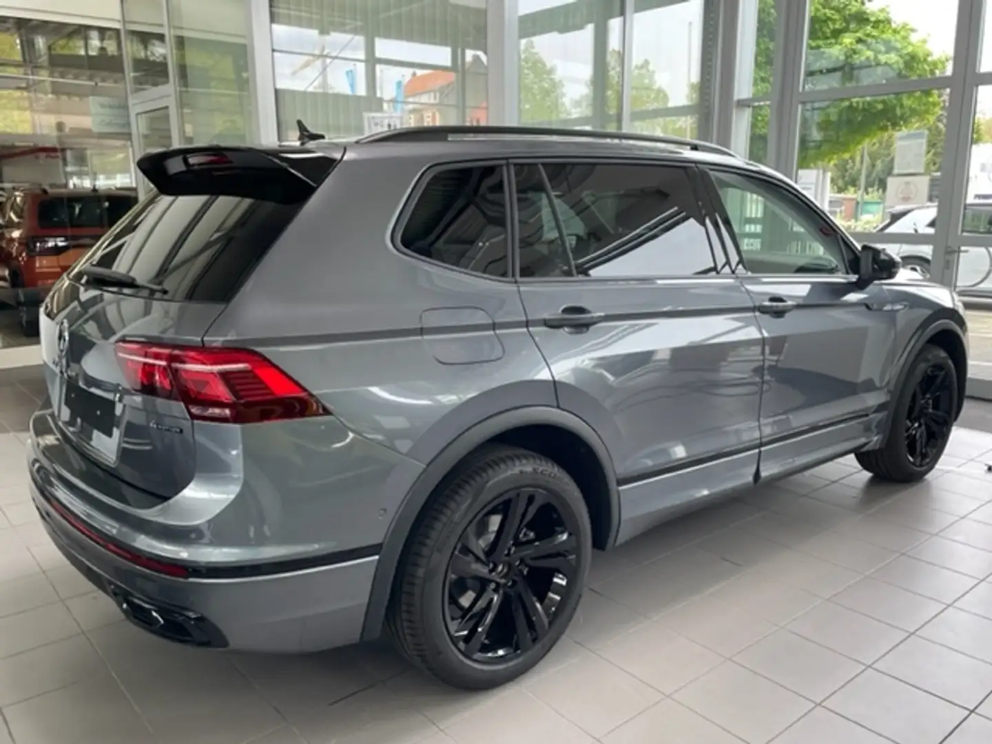 Volkswagen Tiguan Allspace 2.0 TDI DSG Black Style R-Line 4Motion Discover Pr Grau - 2