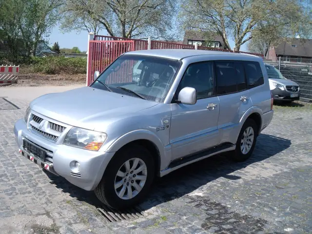 Mitsubishi Pajero 3.2 DI-D Dakar