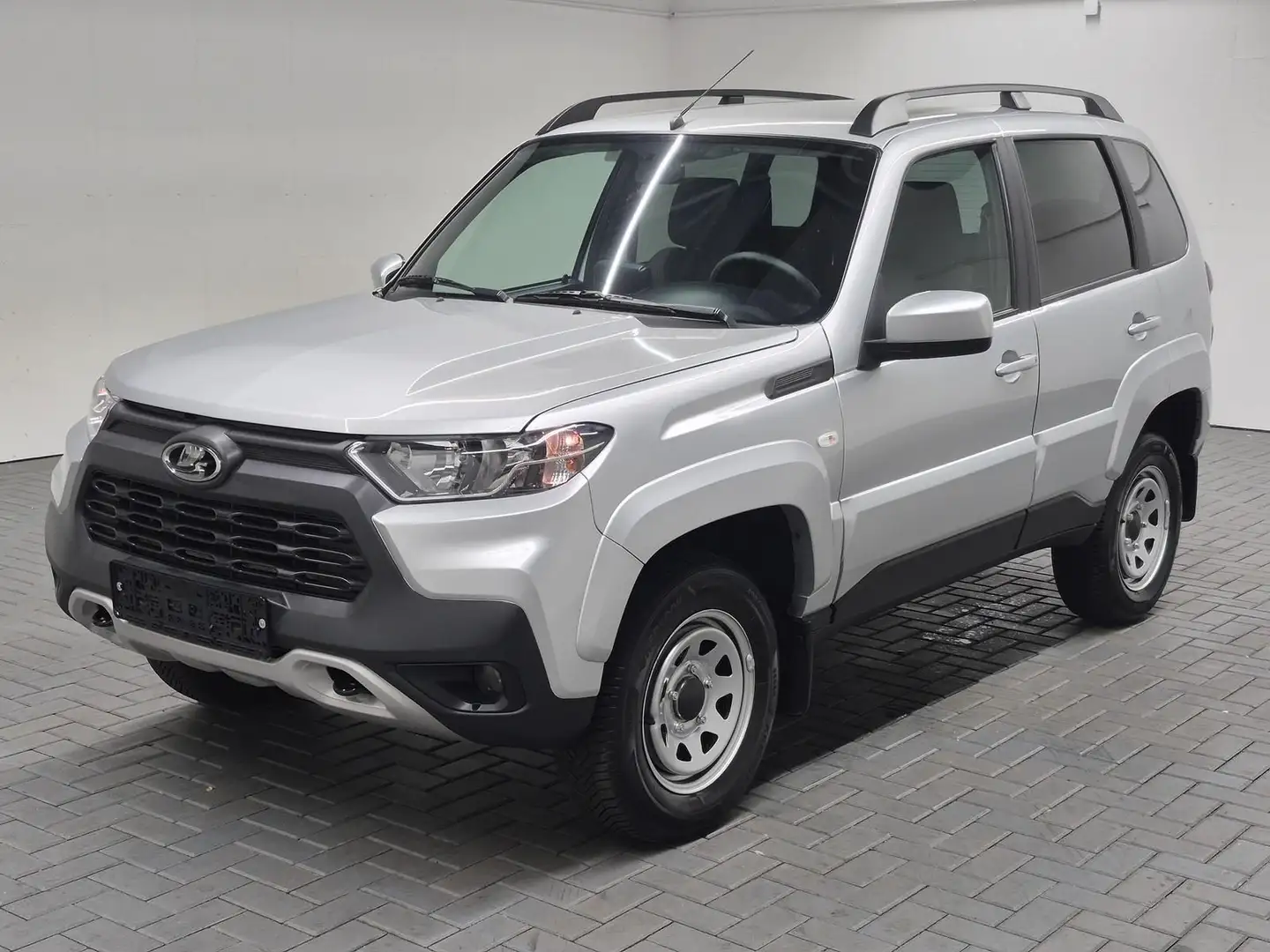 Lada Niva Travel SHZ/Scheibenhzg/PDC/Kam Zilver - 1