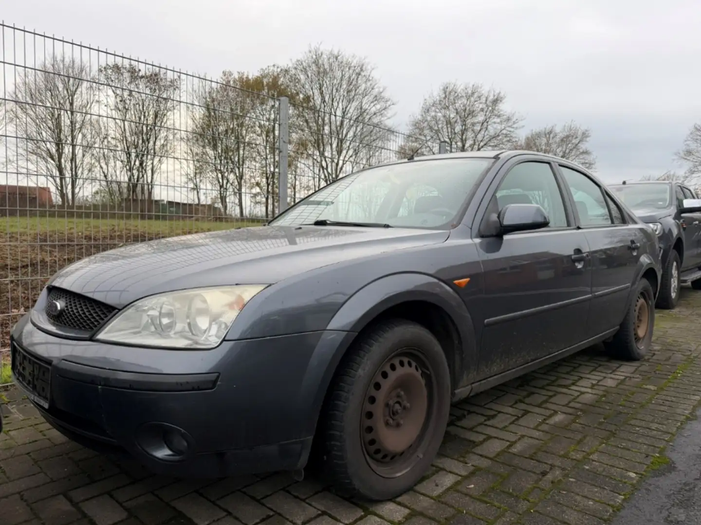Ford Mondeo Ghia16V1.8*Motorschaden* Серый - 2