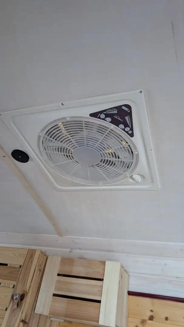 Mercedes-Benz 208 D/33 2,8 t 3,35 m - 2