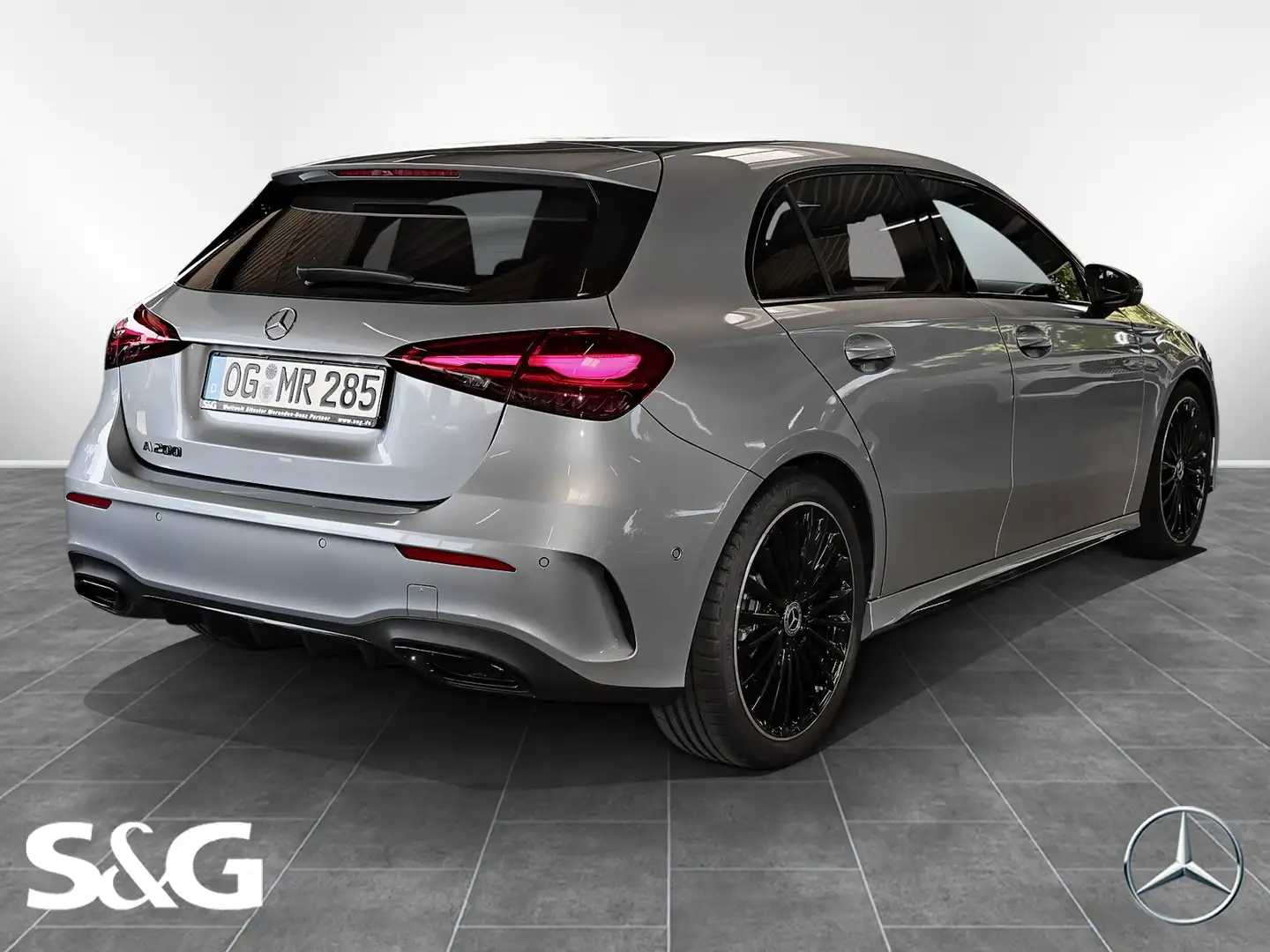 Mercedes-Benz A 200 AMG Distronic+RüKam+LED+Pano+HUD+Standhzg Zilver - 2