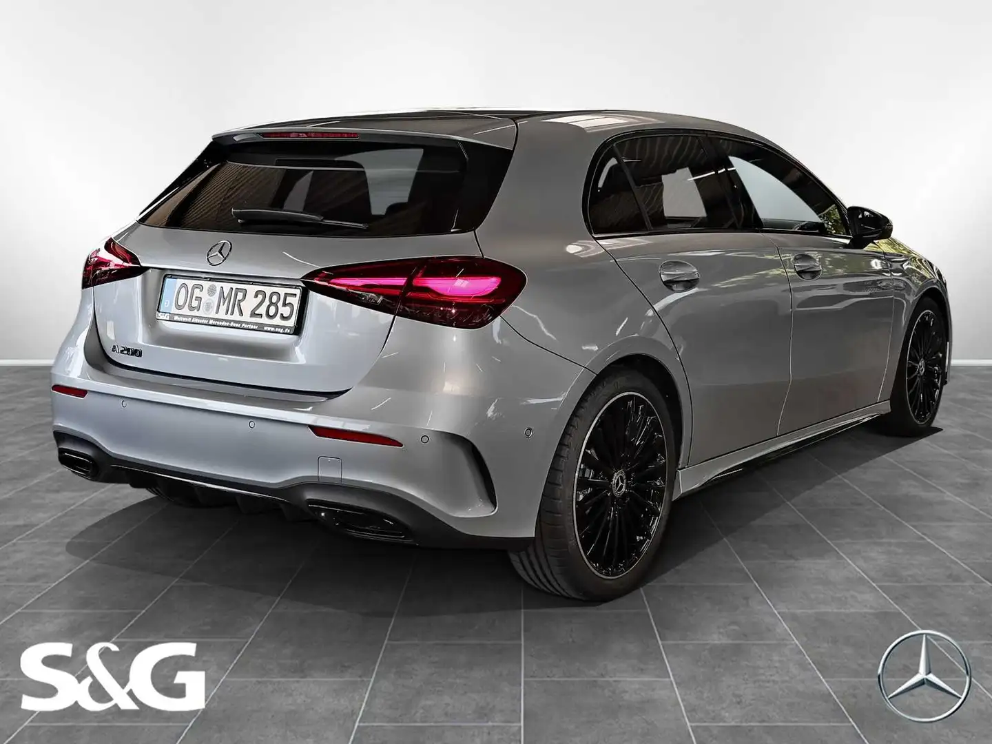 Mercedes-Benz A 200 AMG Distronic+RüKam+LED+Pano+HUD+Standhzg Silber - 2