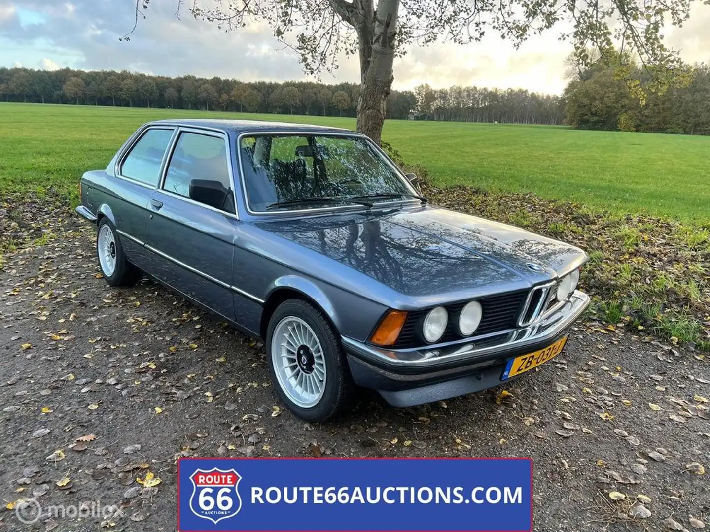 BMW 323 323i Coupe | Route 66 Auctions Bleu - 1