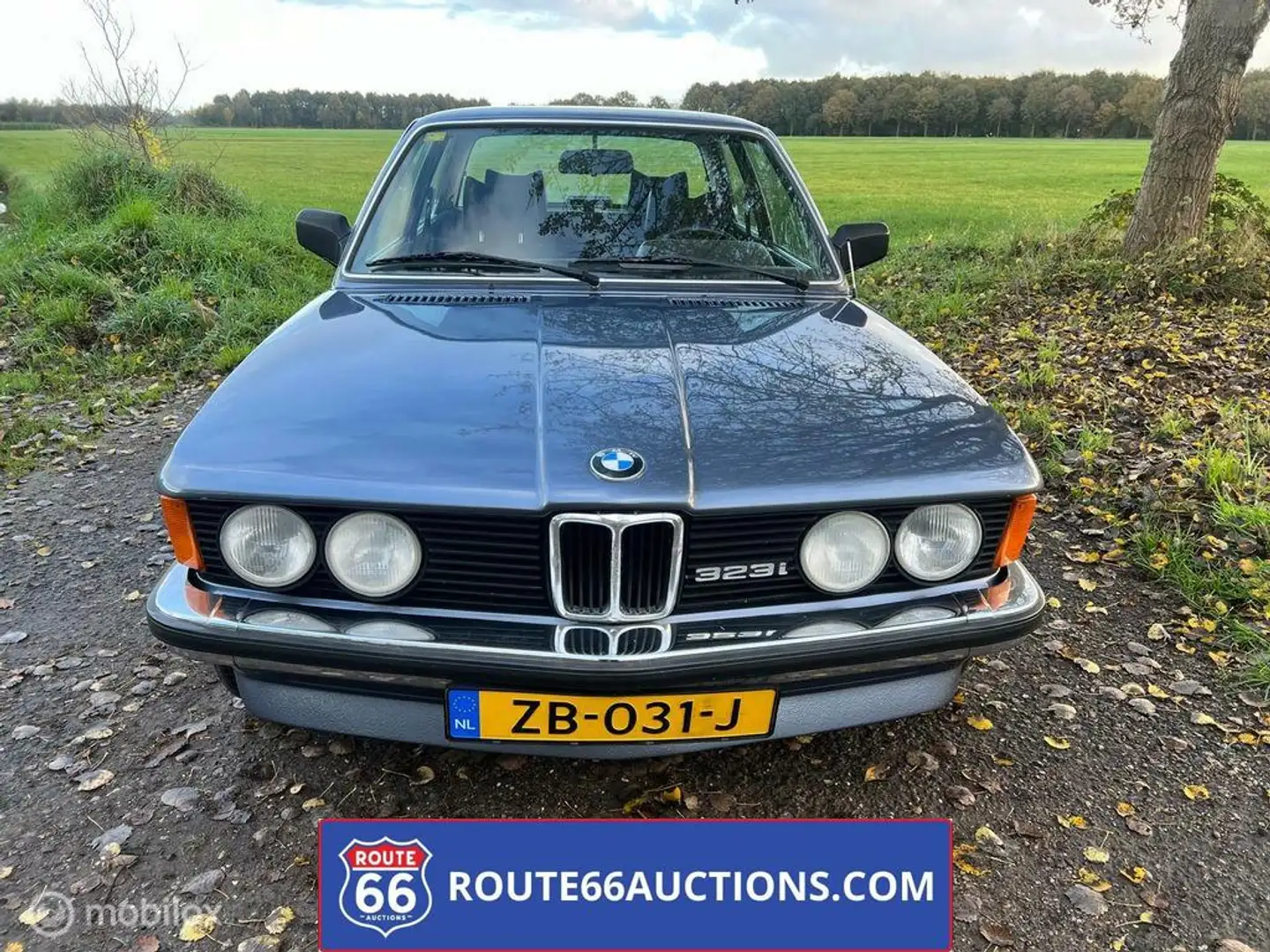 BMW 323 323i Coupe | Route 66 Auctions Bleu - 2
