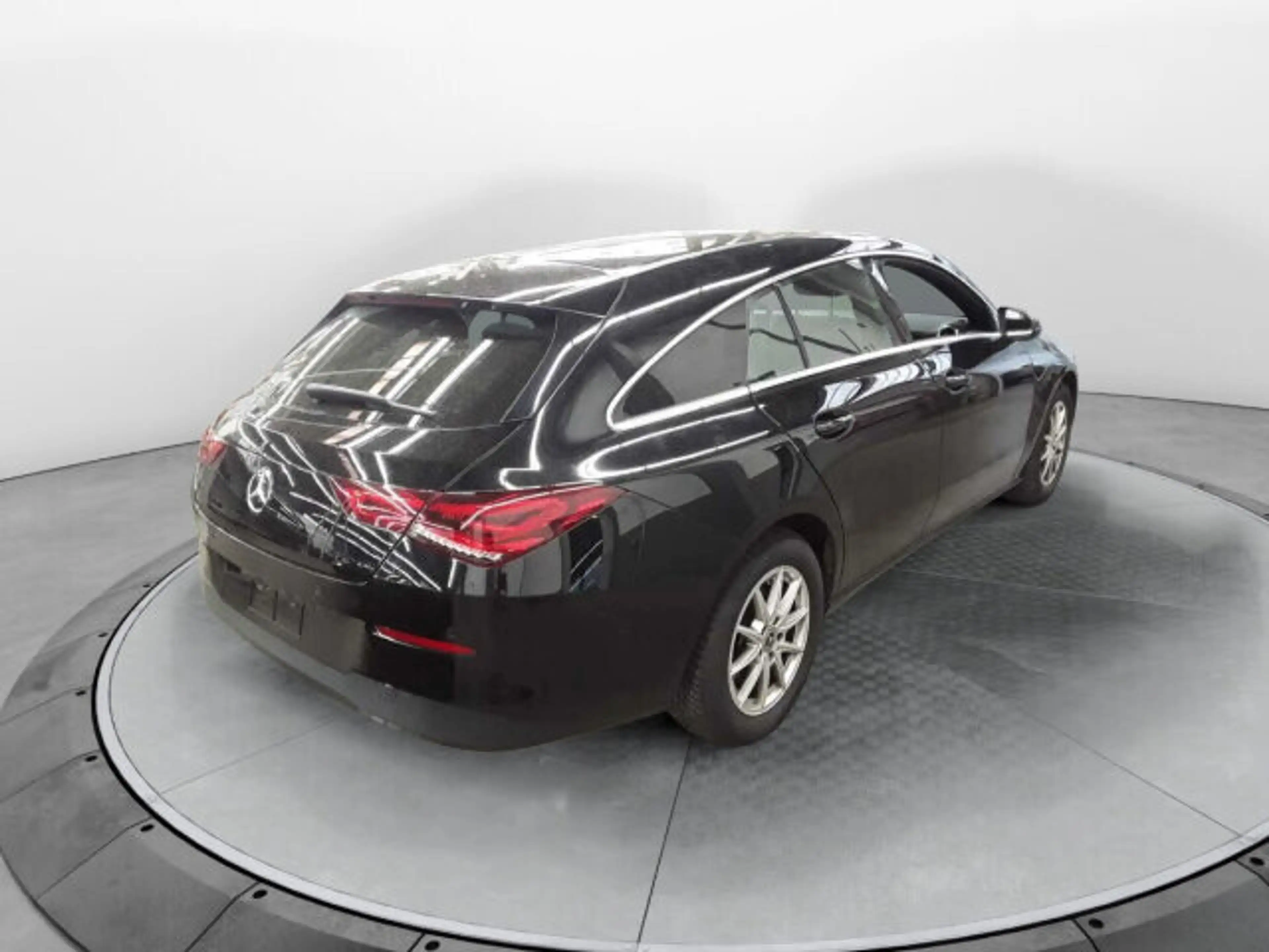 Mercedes-Benz CLA 180 CLA 180 d Shooting Brake Keyless Go LED Tempomat — photo 2