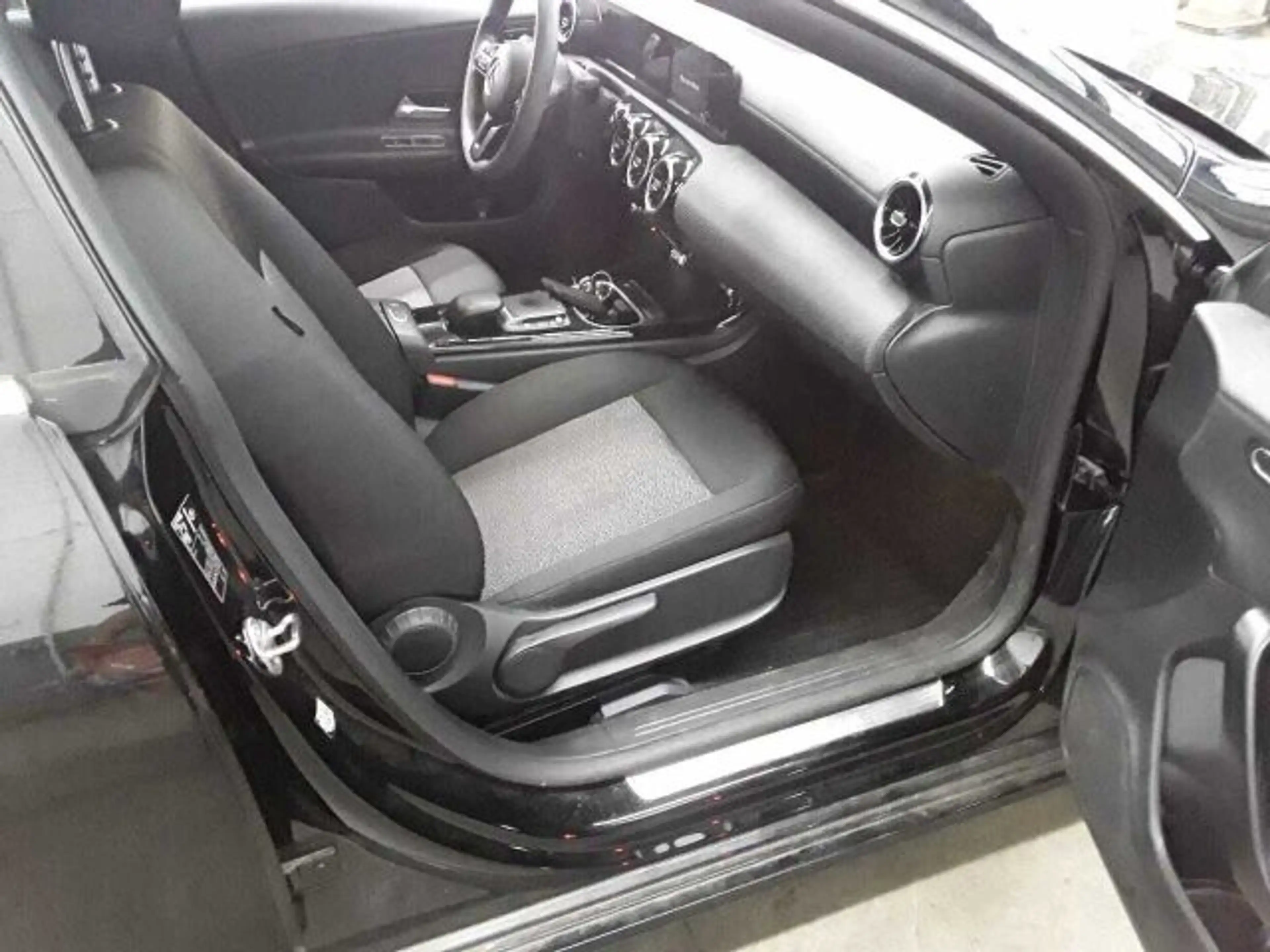 Mercedes-Benz CLA 180 CLA 180 d Shooting Brake Keyless Go LED Tempomat — photo 3