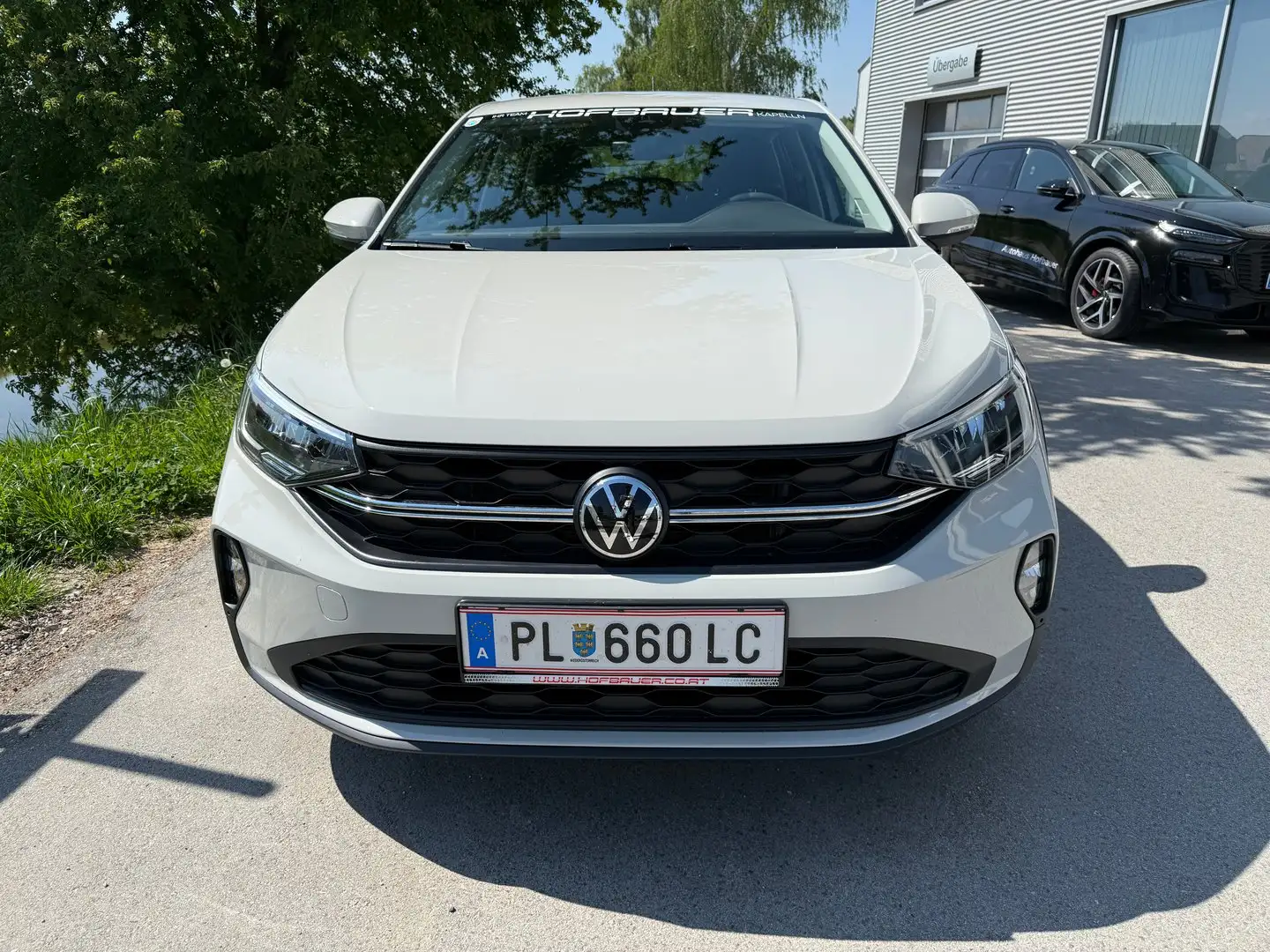 Volkswagen Taigo 4Me TSI Grau - 2