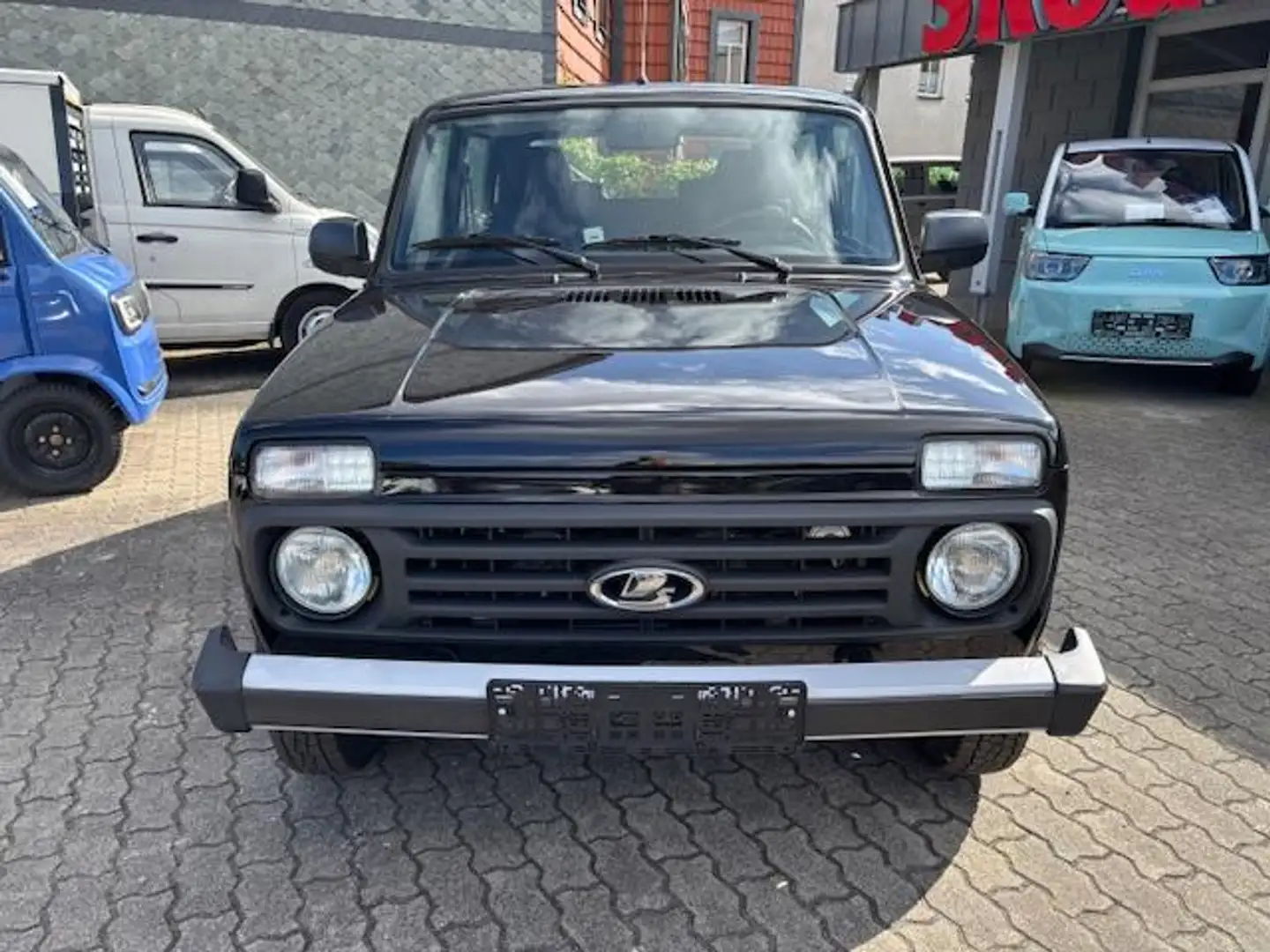 Lada Niva LEGEND 1.7i 4x4 +ALLRAD+AC+ALU+AHK GDW 1900 Schwarz - 2