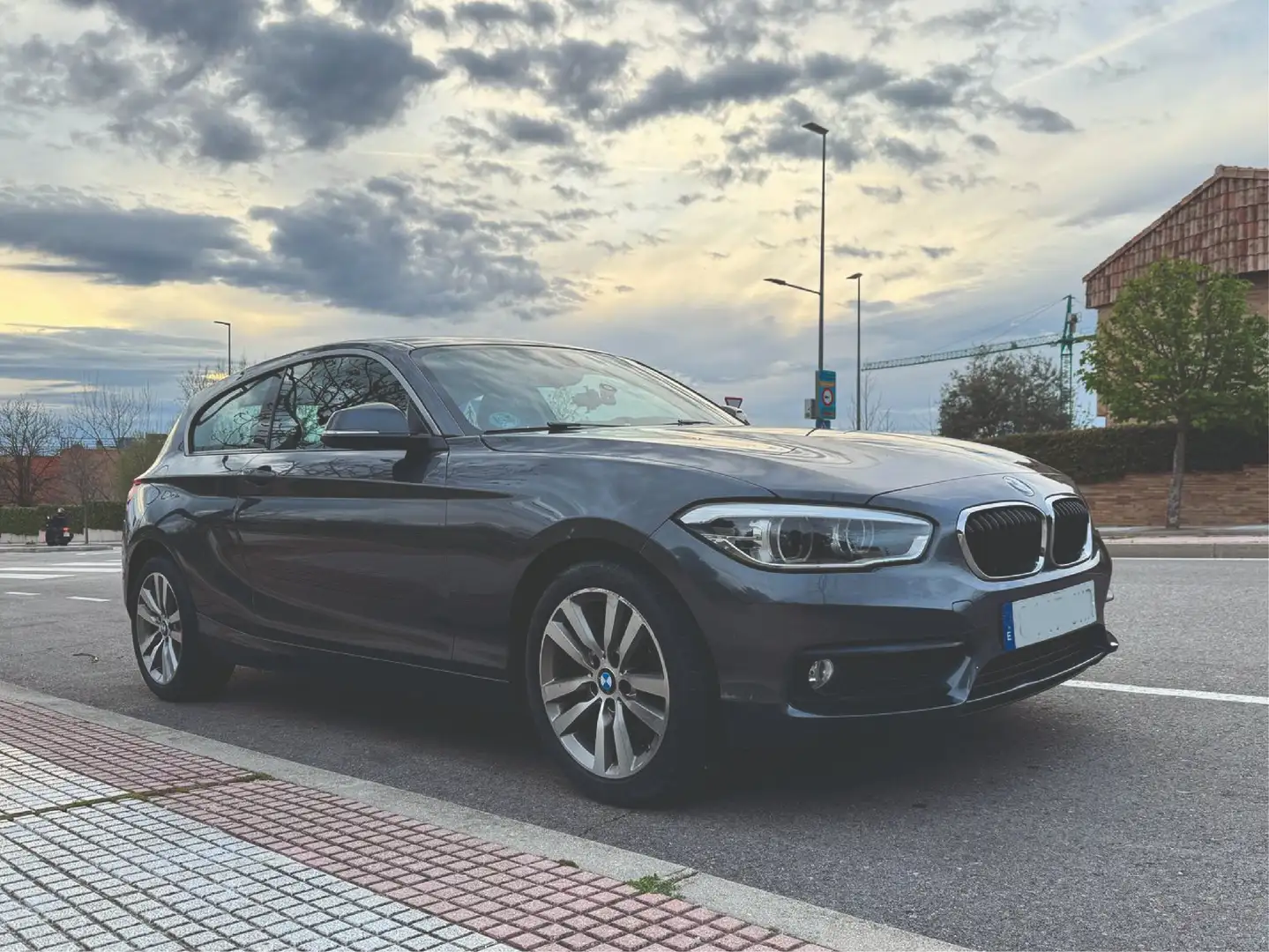 BMW 116 116d Gris - 1