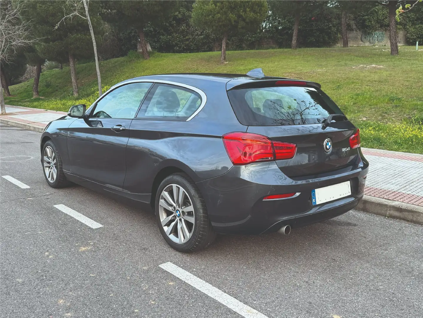 BMW 116 116d Gris - 2