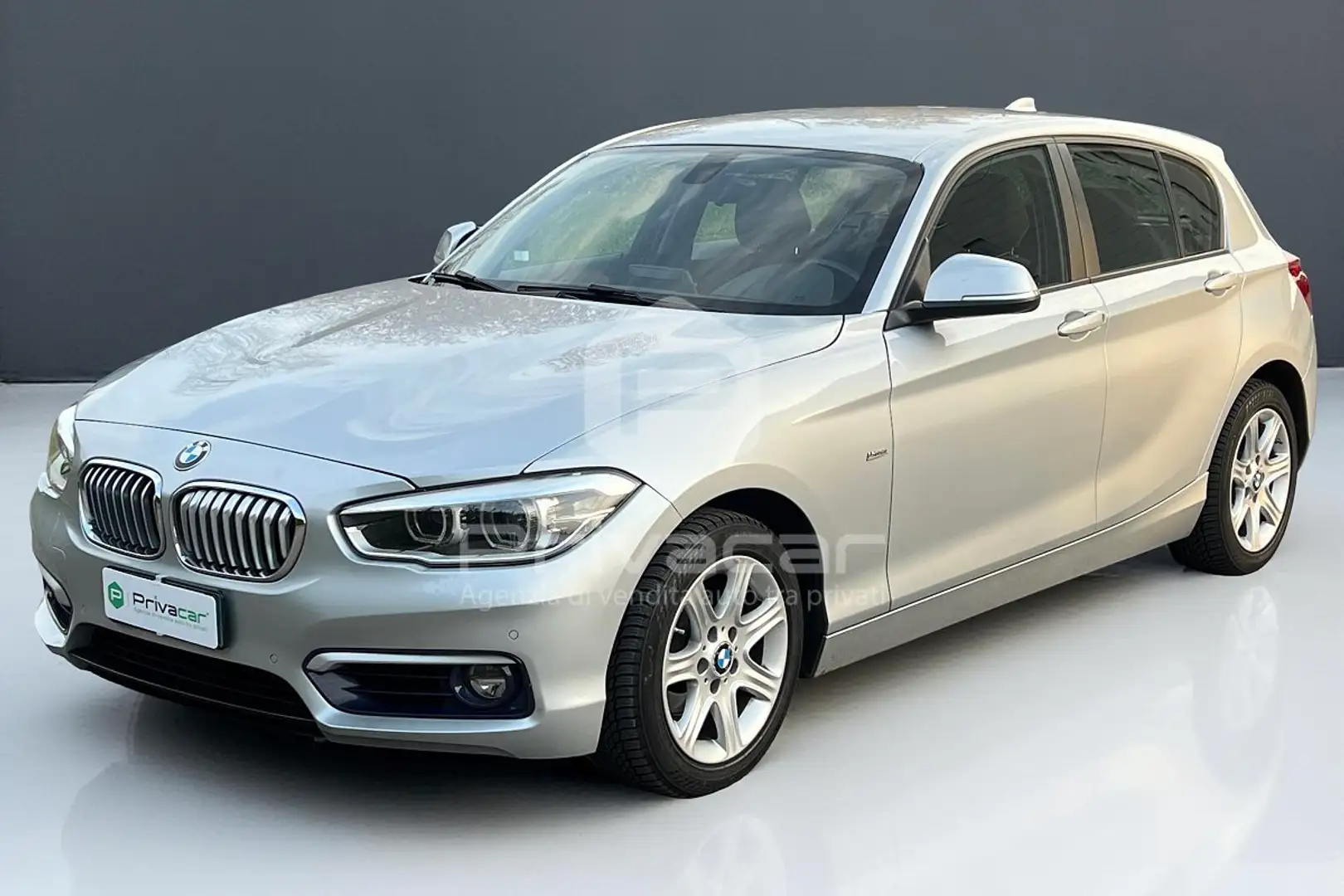 BMW 118 118d 5p. Urban Plateado - 1
