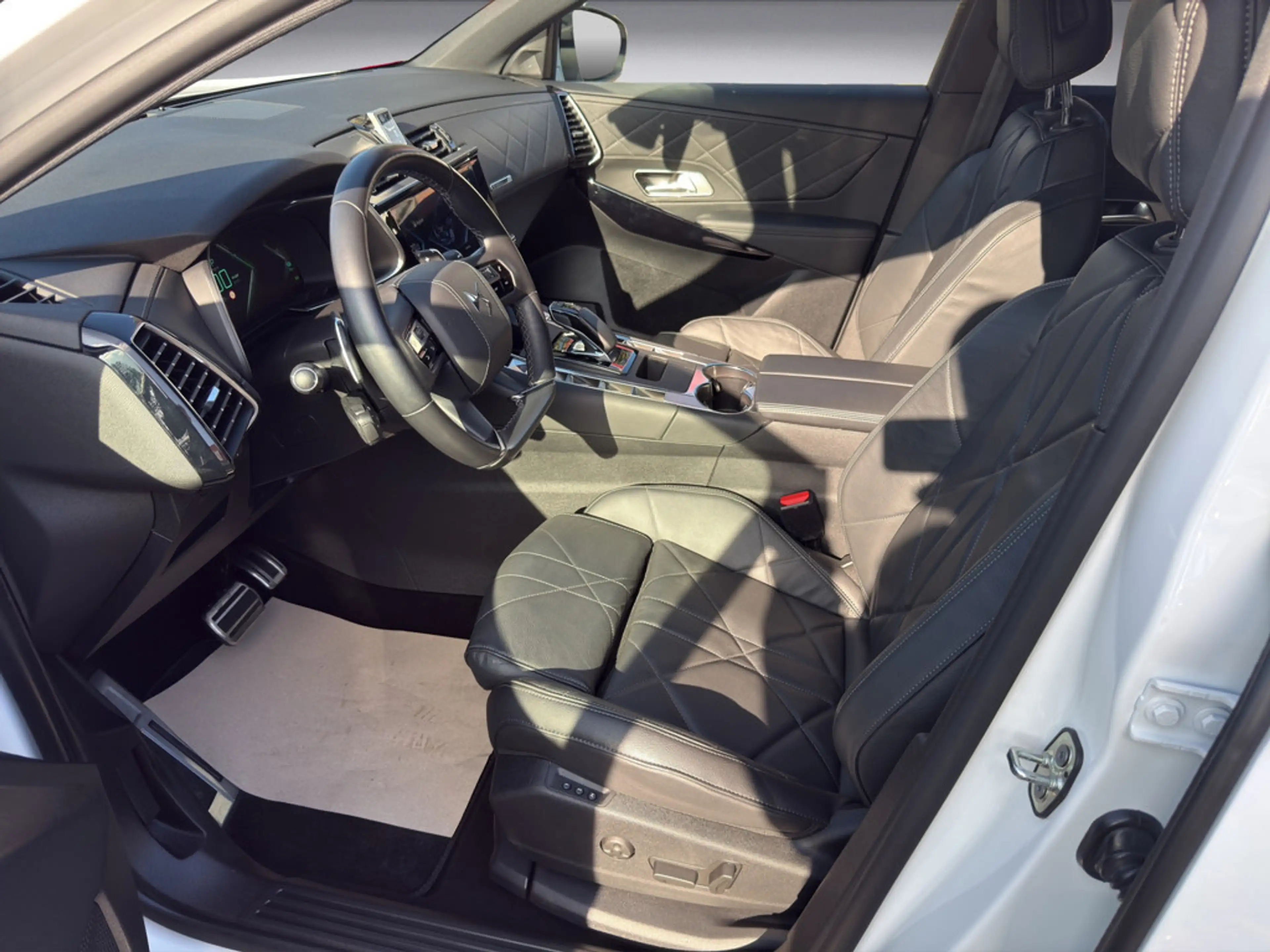 DS Automobiles DS 7 E-Tense 225 Grand Chic LEDER NAVI LED — photo 10